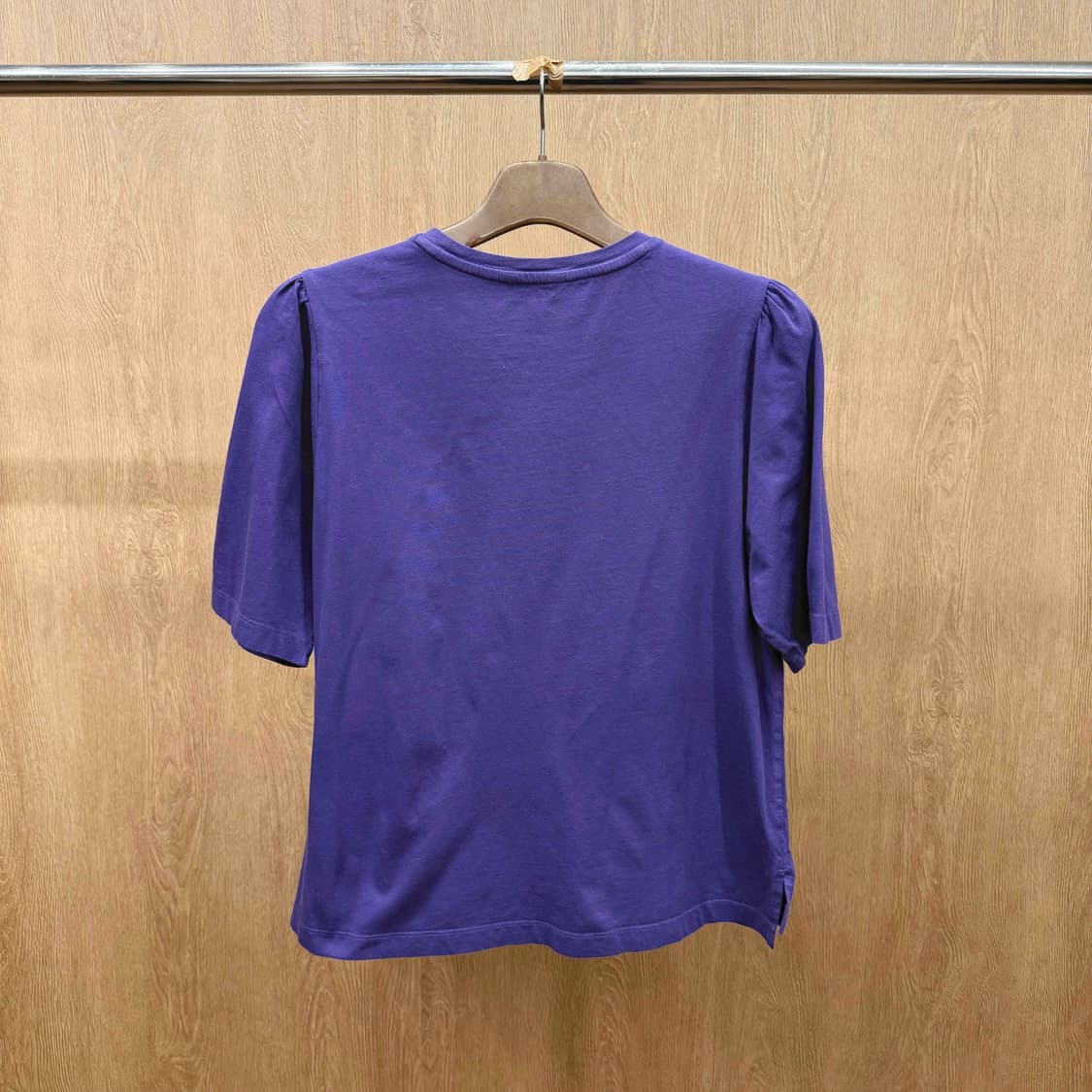 안나수이 퍼프 소매 반팔 티셔츠 나비 로고 디테일 바이올렛 상품이미지3