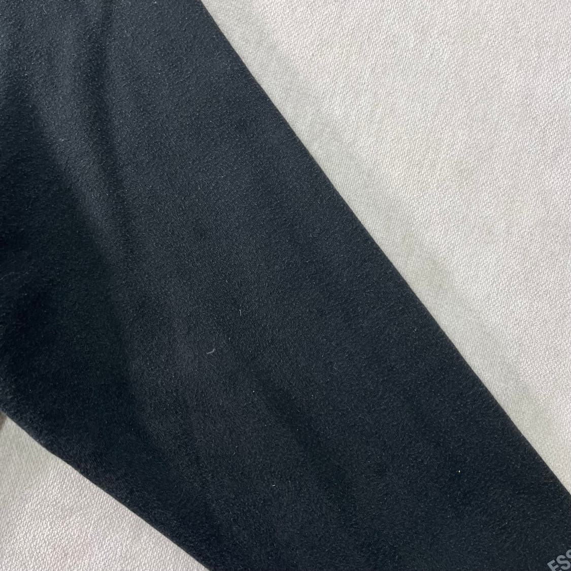 100 피오갓 에센셜 스몰로고 후드티 상품이미지6