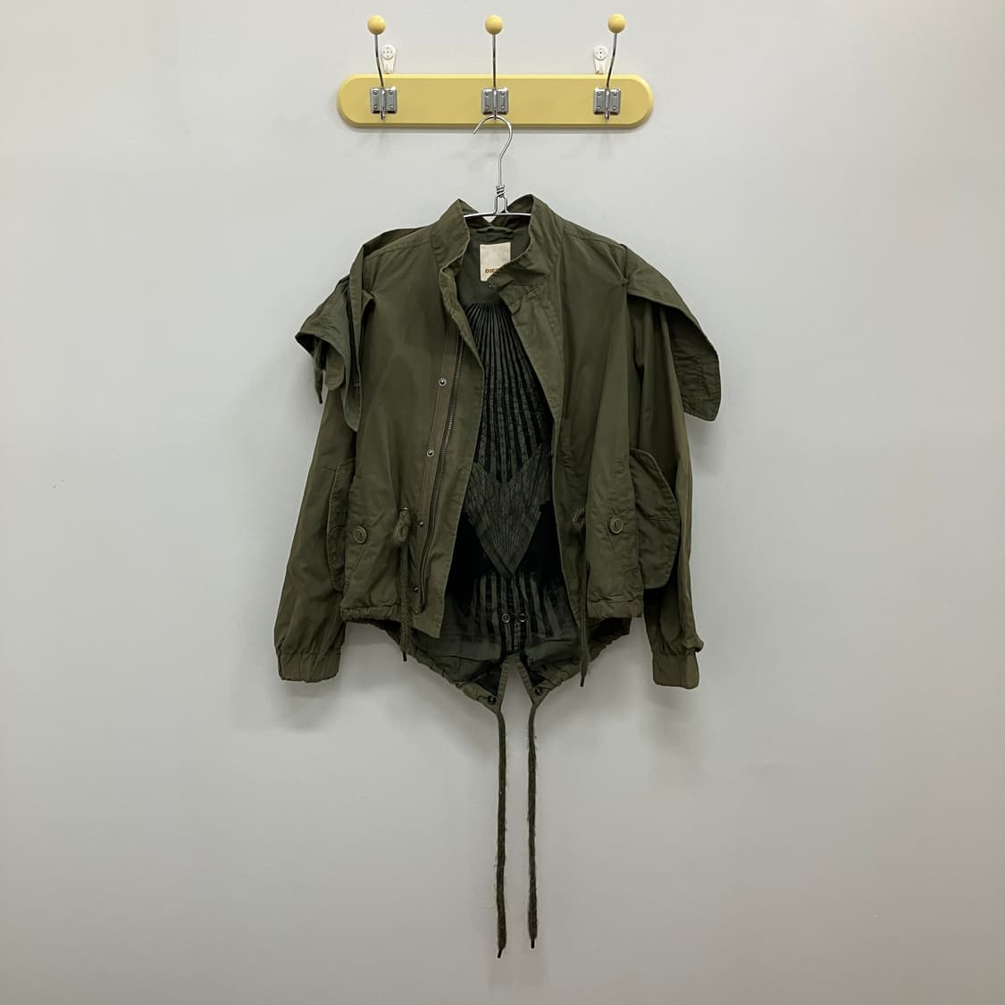 디젤 아카이브 숏 크롭 카키색 후드 야상 점퍼 상품이미지2