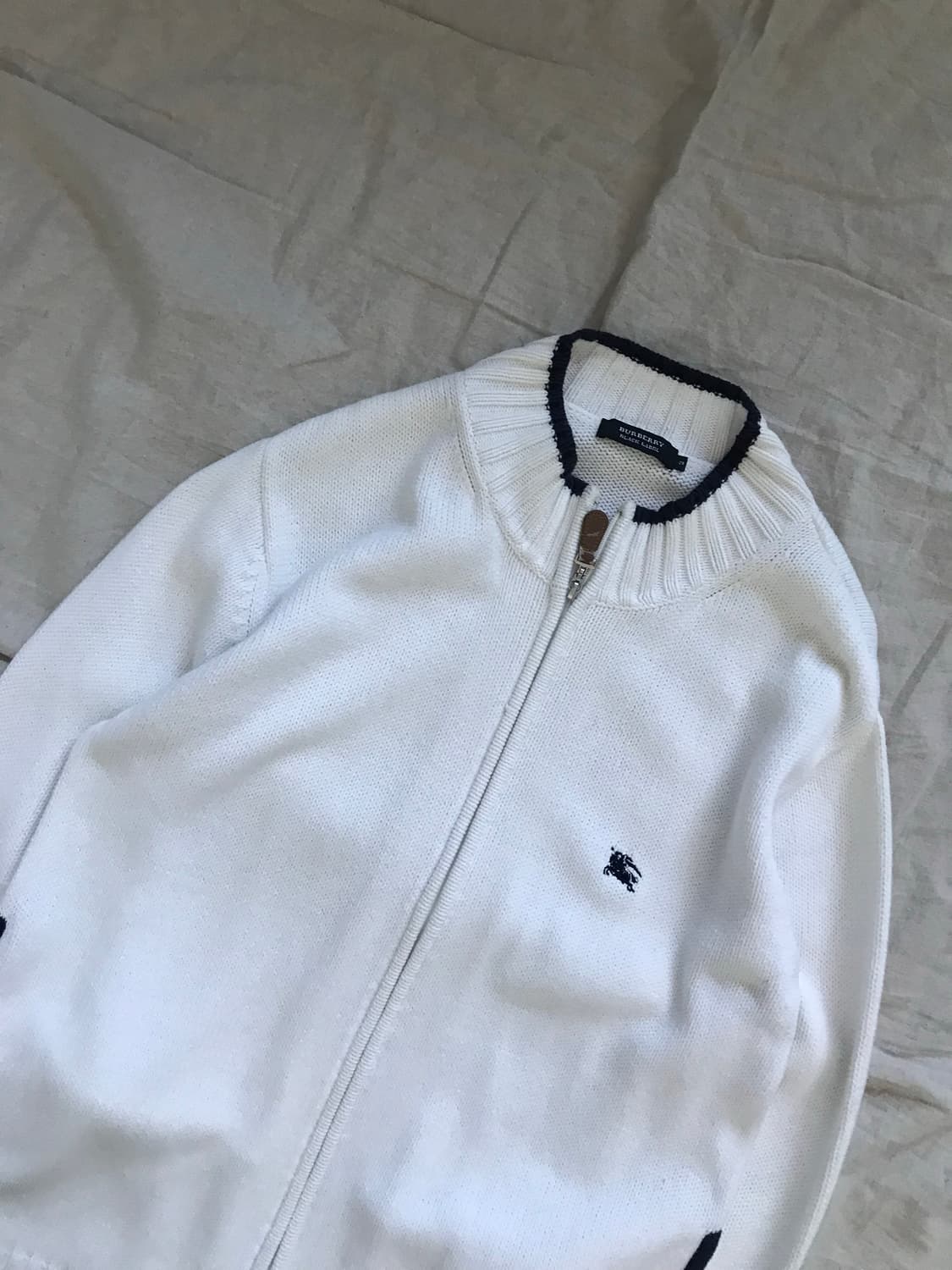 버버리 블랙라벨 자수로고 화이트 니트 풀집업 상품이미지7