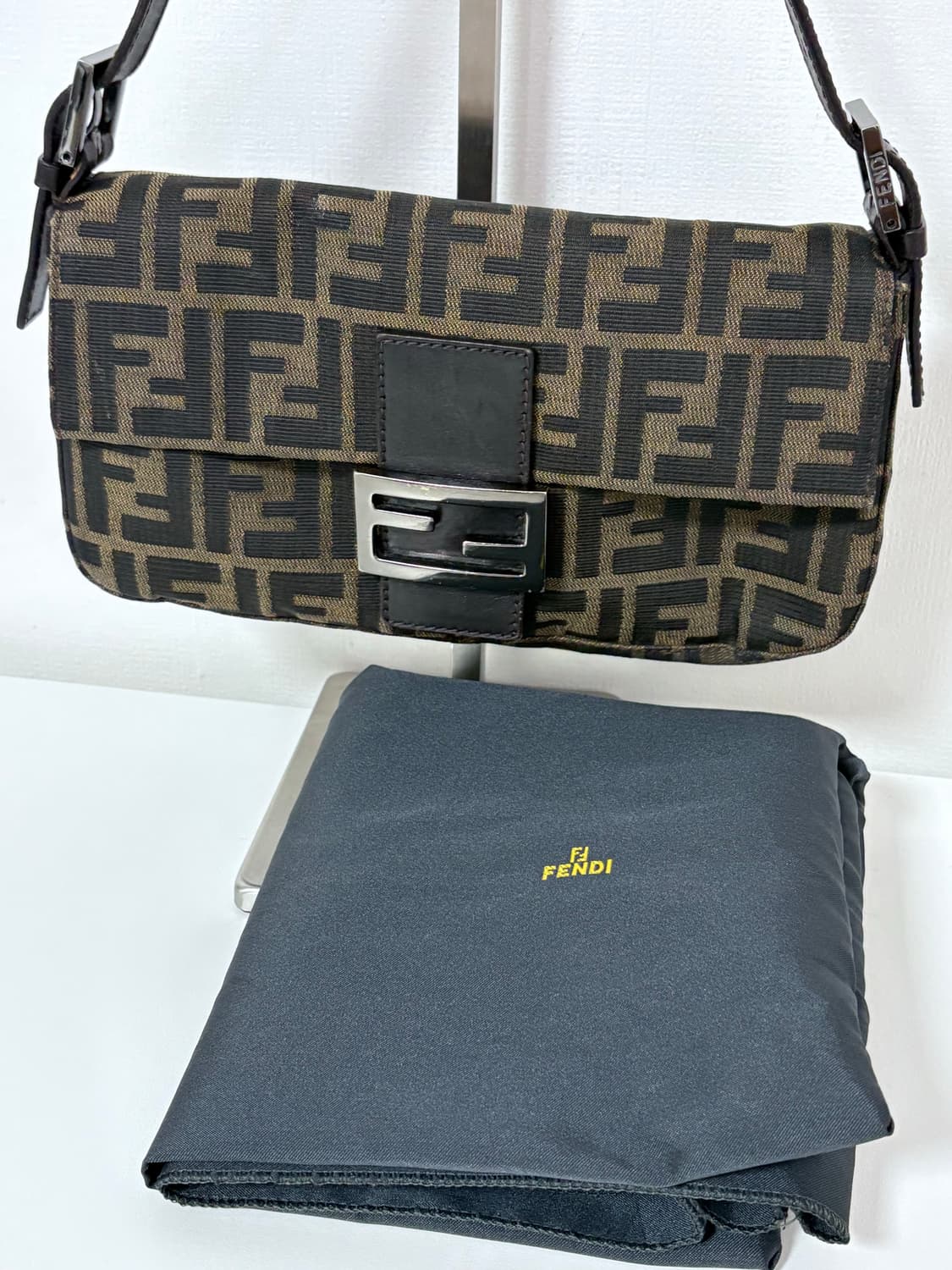 펜디 주카 바게트백 상품이미지10