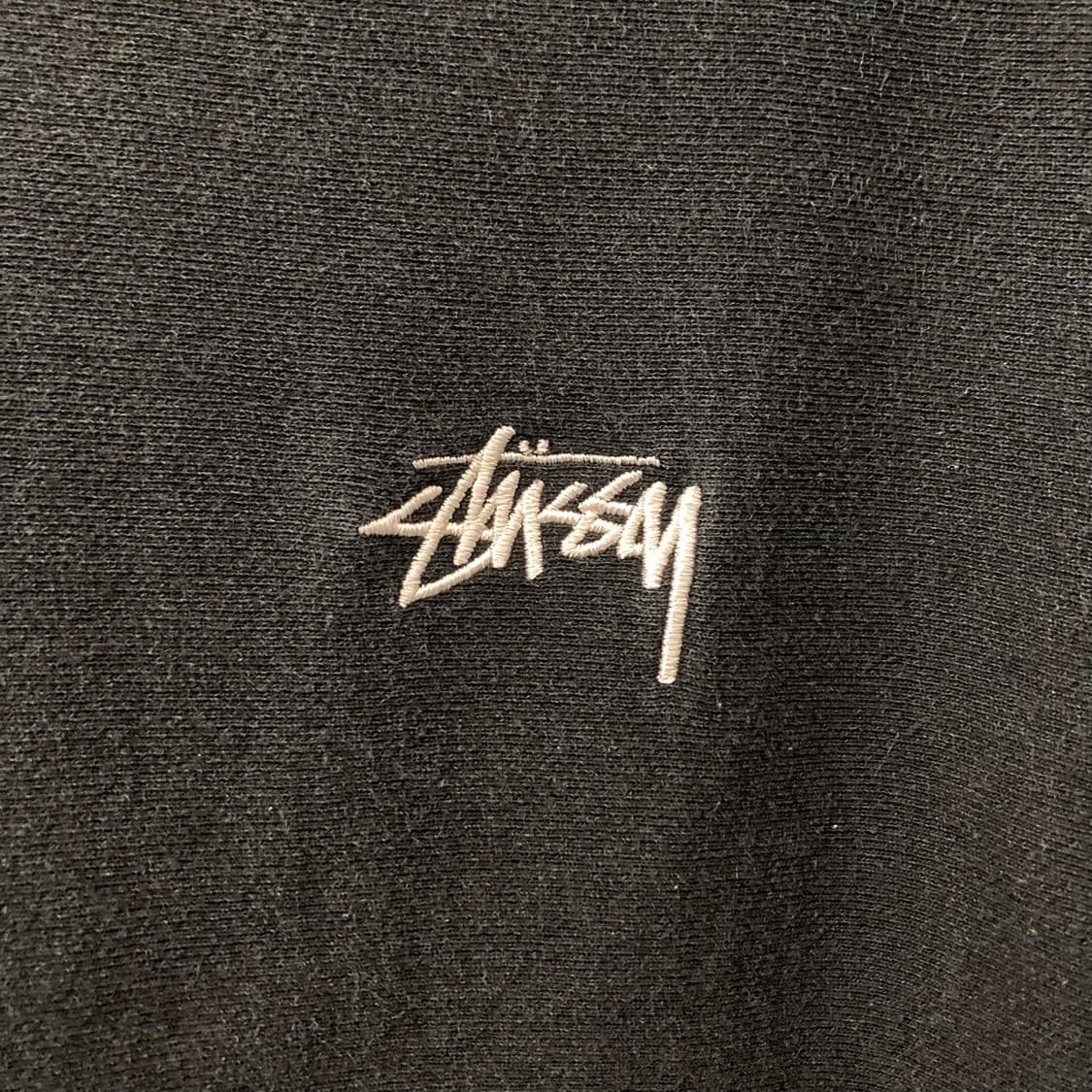 스투시 블랙 스몰로고 자수 맨투맨 상품이미지2