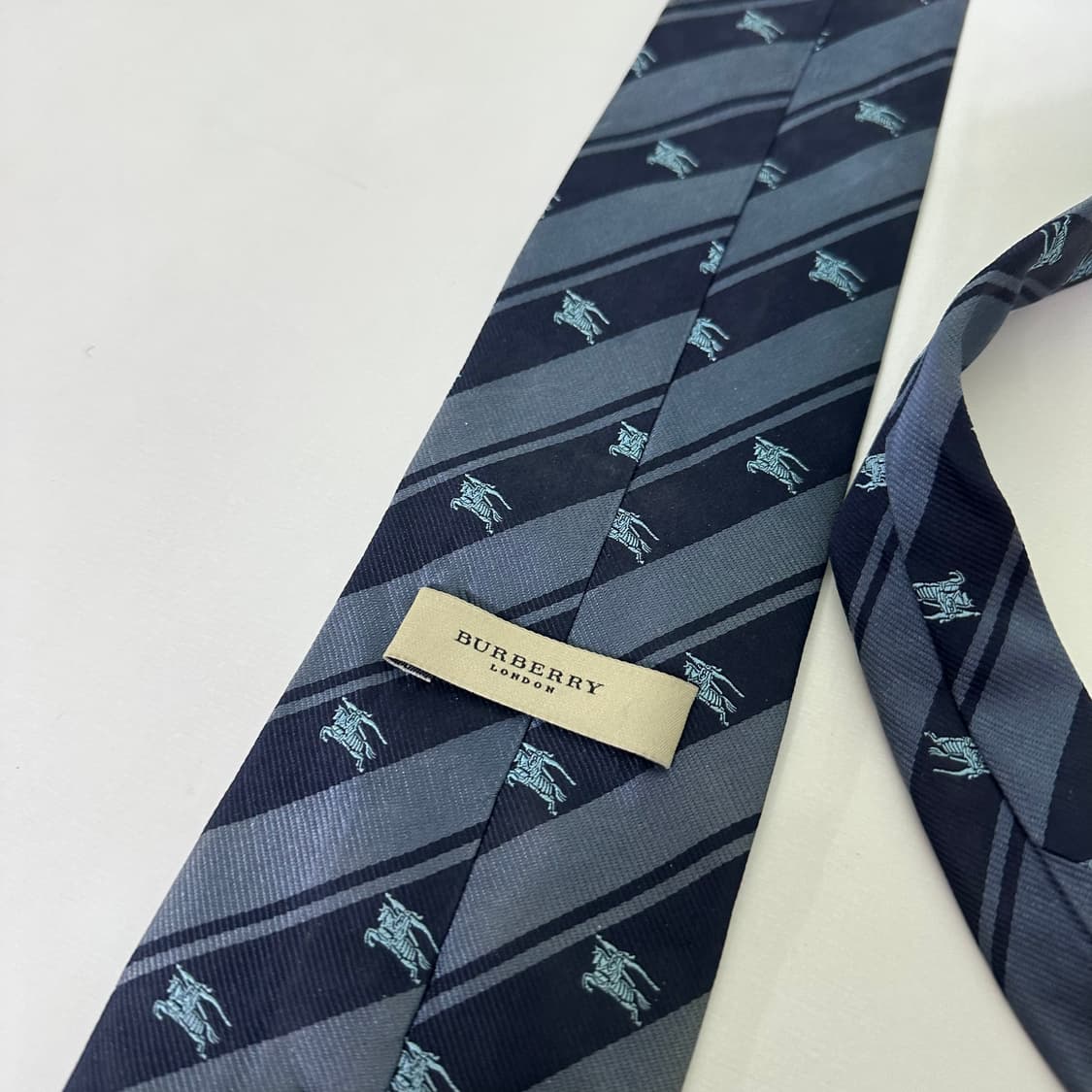 OS 버버리 네이비 멀티로고 실크100% 넥타이 상품이미지1