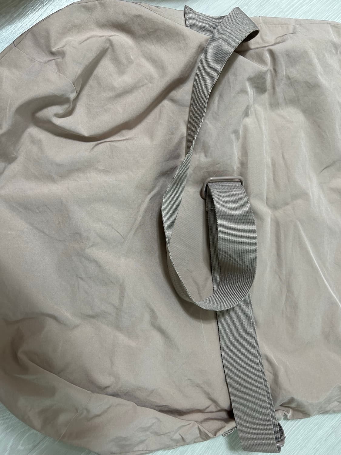 유니클로 U 드로우스트링 숄더백 핑크 상품이미지3