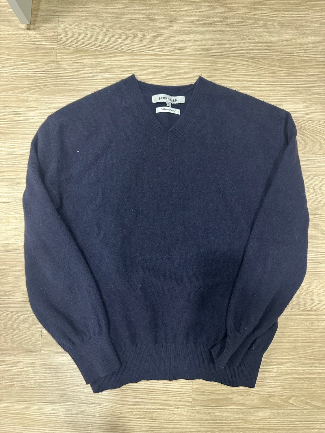 브라운야드 브이넥 니트 네이비 상품이미지1