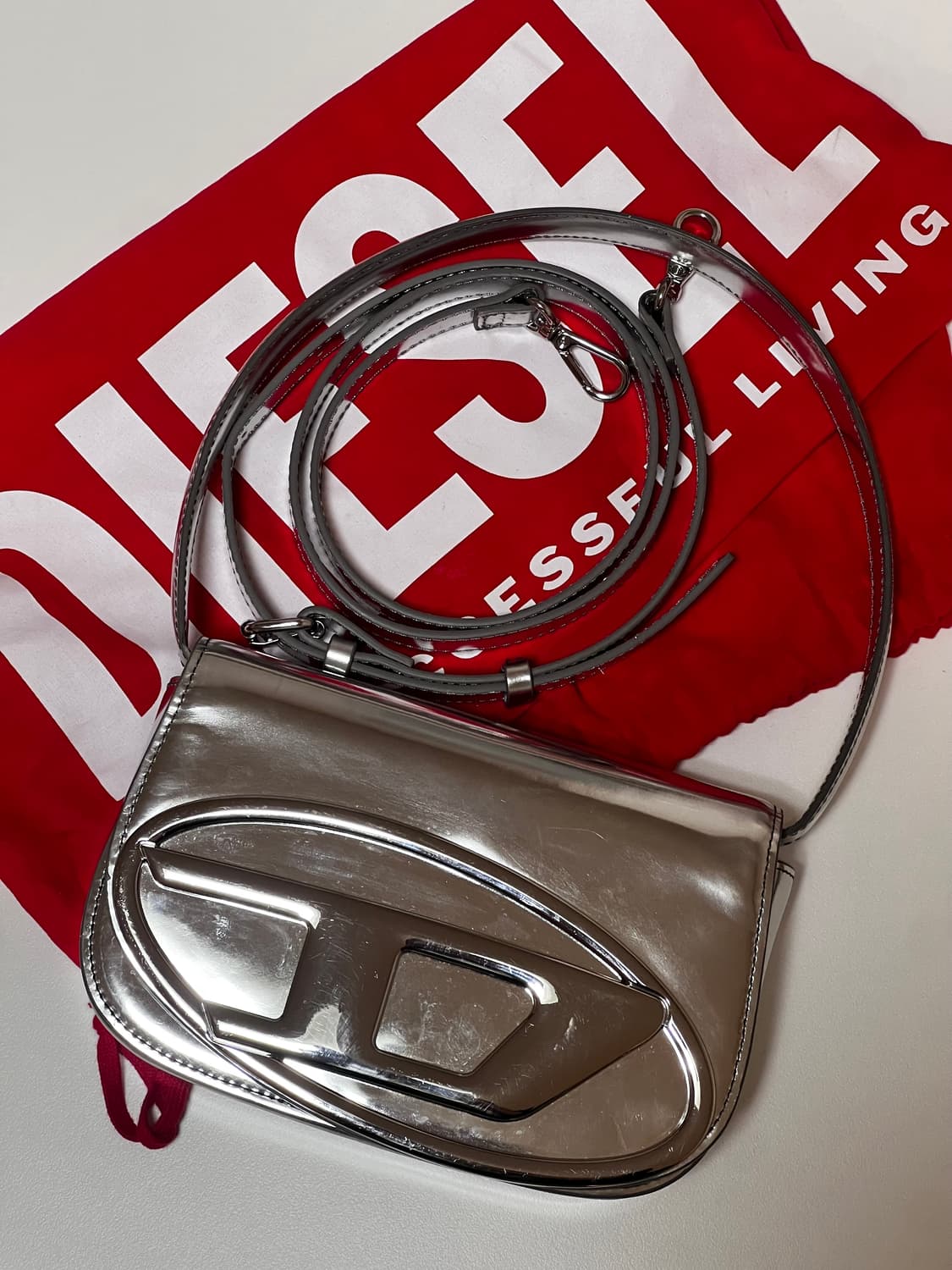 Diesel 1DR Shoulder Bag in Mirrored Leat 상품이미지5