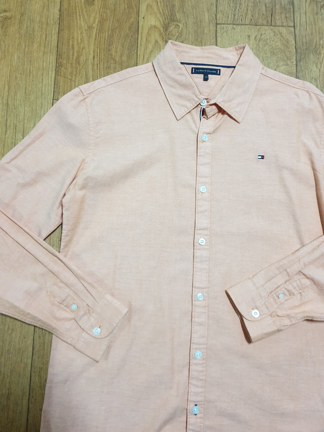 1113 타미힐피거 남방셔츠 95~100 사이즈입니다 상품이미지4