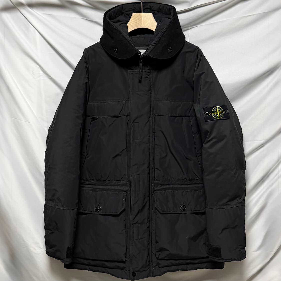 [S+급/XL] 20FW 스톤아일랜드 마이크로랩스 다운 패딩 블랙 상품이미지1