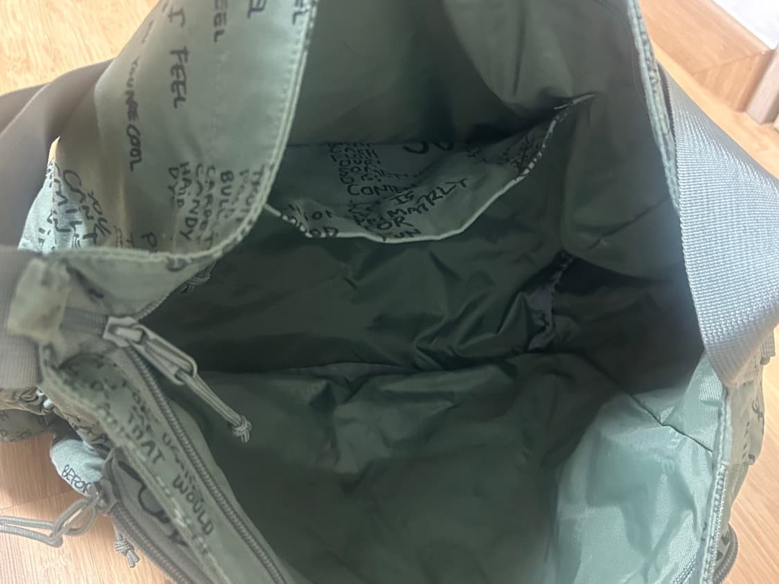 슈프림 필드 메신저백 올리브 곤즈 판매합니다. 상품이미지3