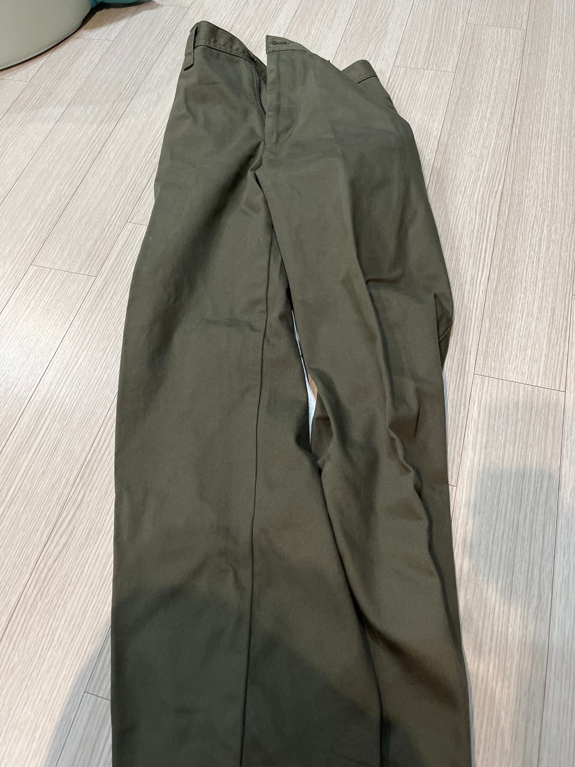 유니클로 u 치노팬츠 올리브 상품이미지1