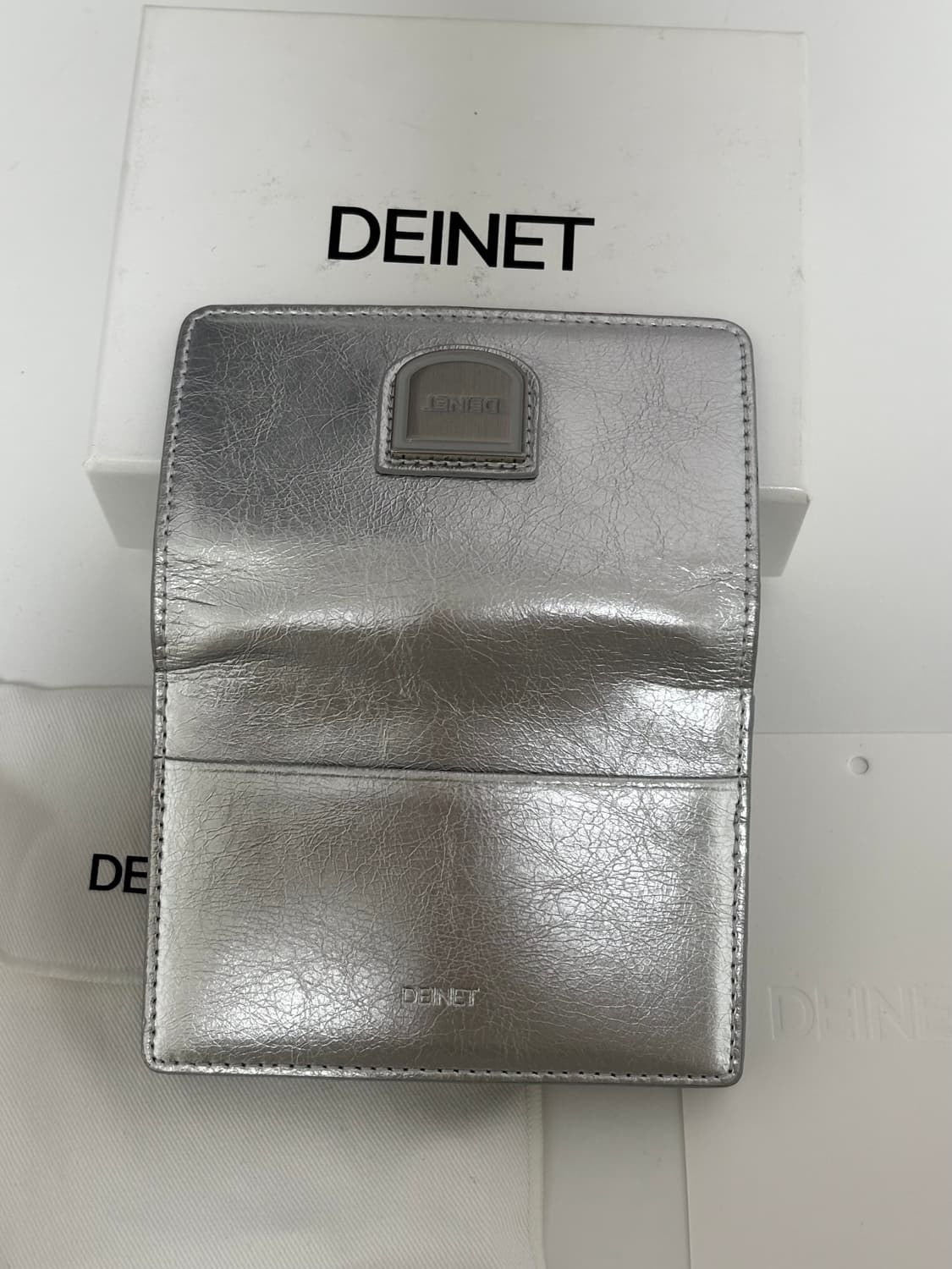 다이닛 지갑 실버 - 1번 착용  상품이미지3