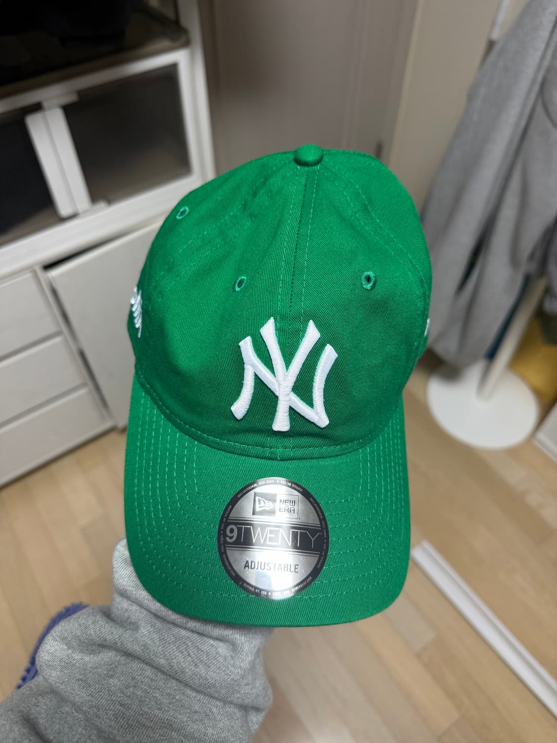 뉴에라 x 모마 뉴욕 양키즈 캡 켈리 그린 상품이미지1