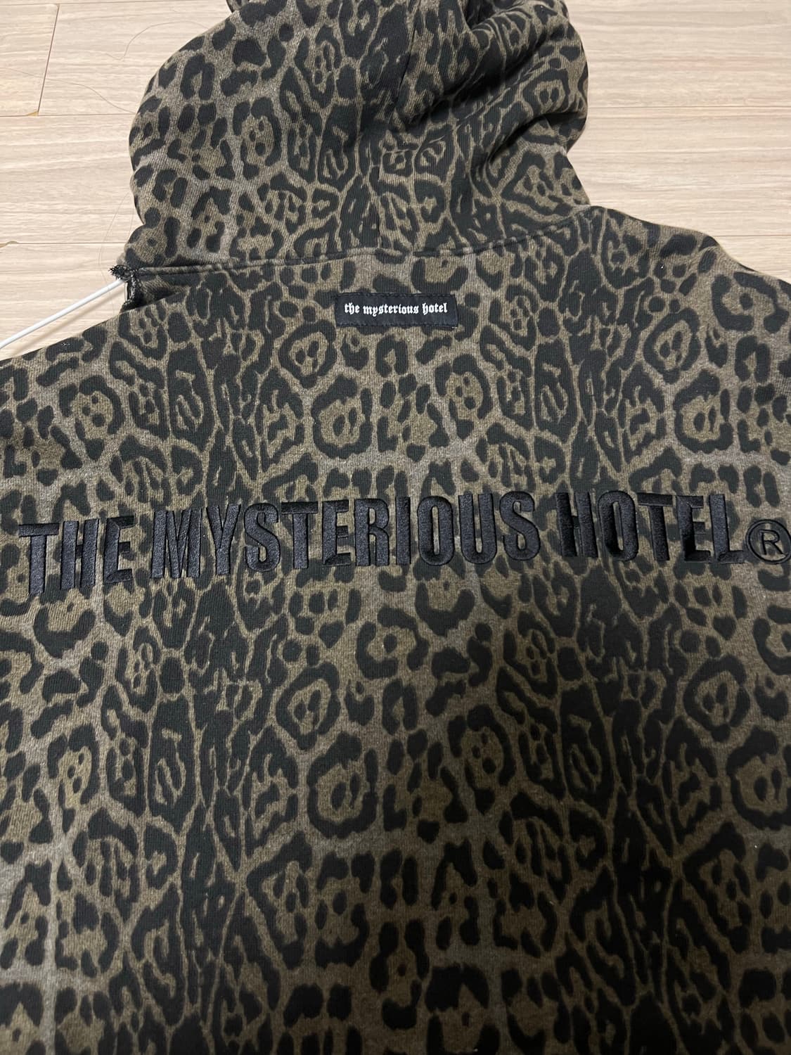 더미스테리어스호텔 후드 상품이미지2