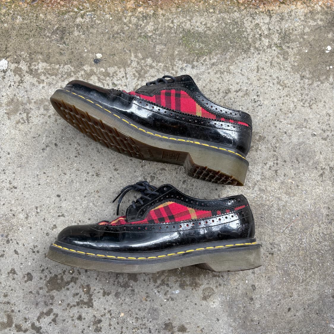 Dr. Martens 닥터마틴 윙팁 로퍼 (250) 상품이미지3