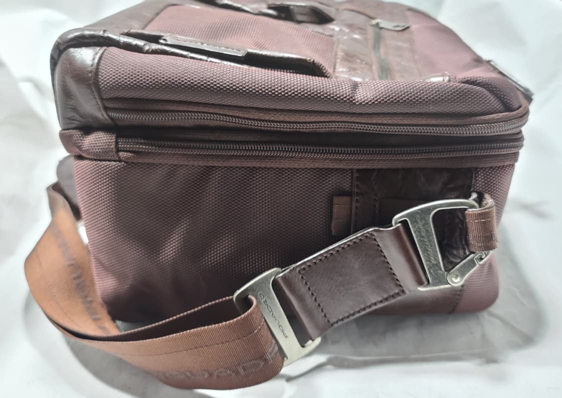 피콰드로(piquadro) 가죽크로스백. 다용도백 상품이미지5