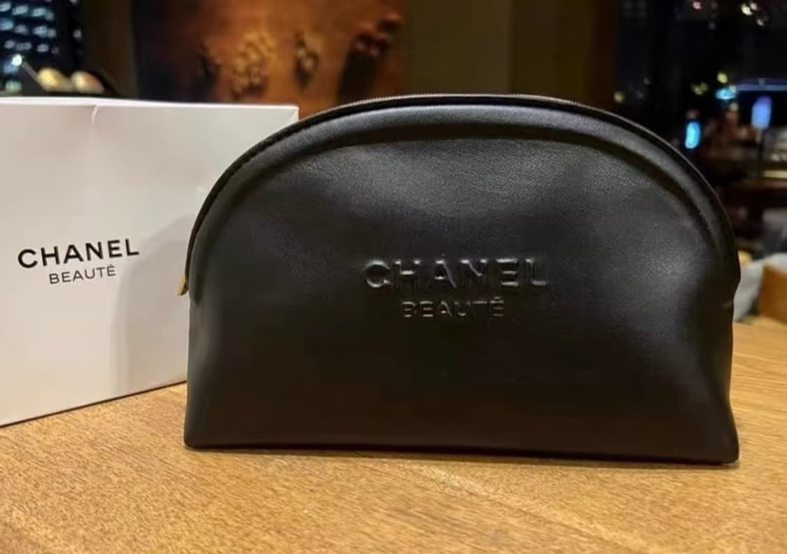 샤넬 뷰티 반달 파우치 상품이미지3