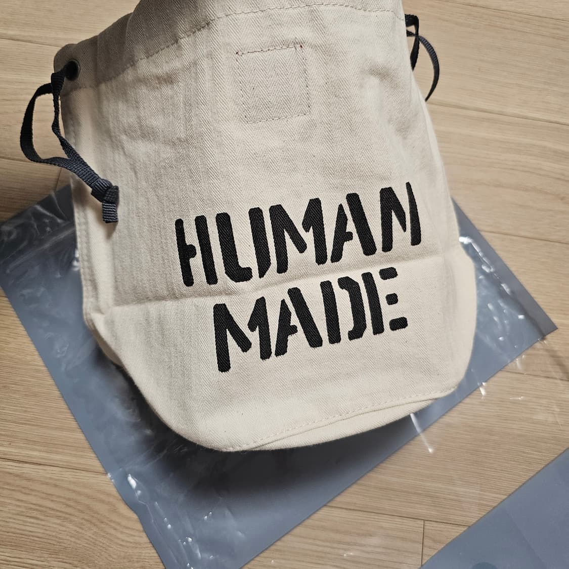 새제품) 휴먼 메이드 드로우스트링 백 화이트 HM28GD011 상품이미지3