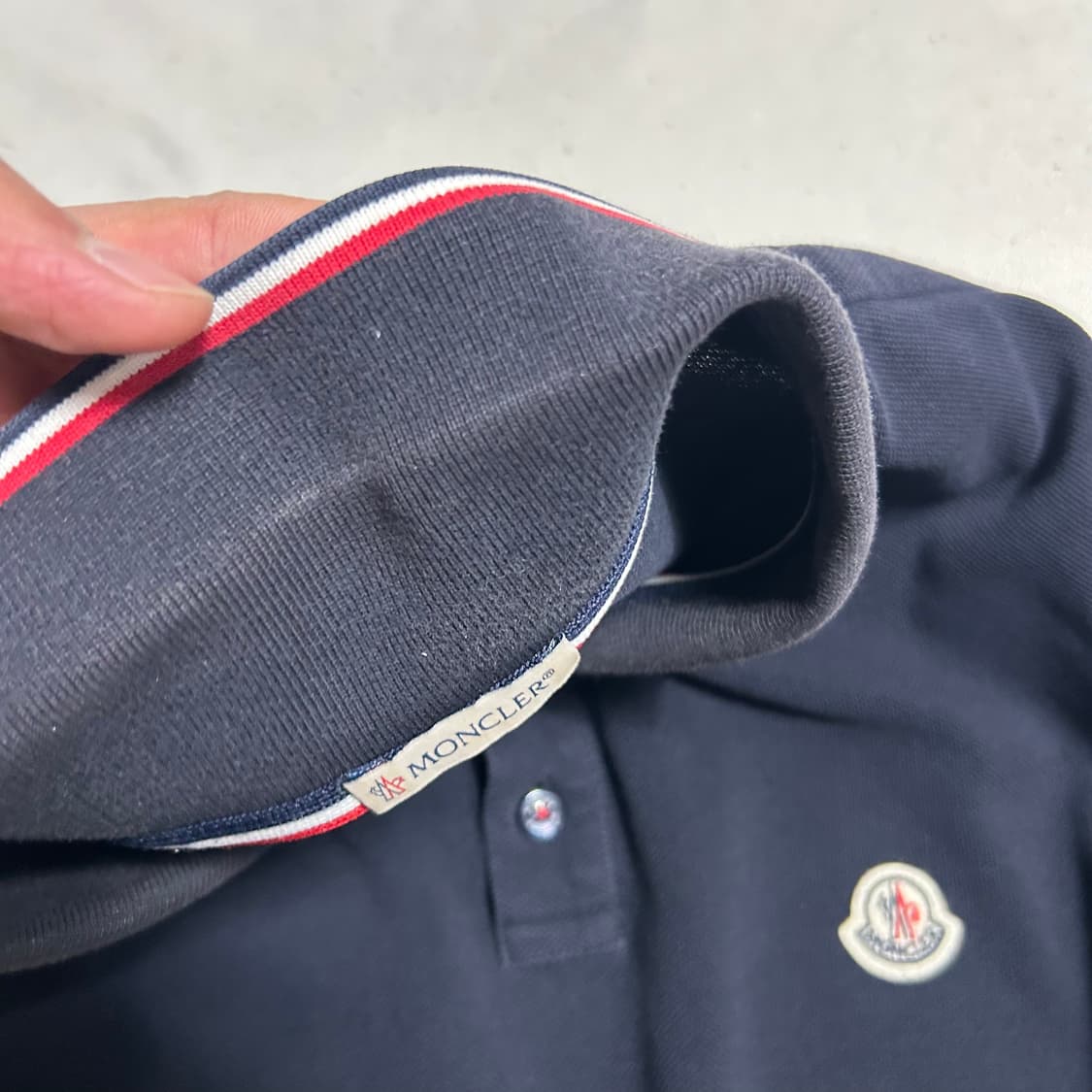 Moncler 정품인증 네이비 카라 반팔티 상품이미지6