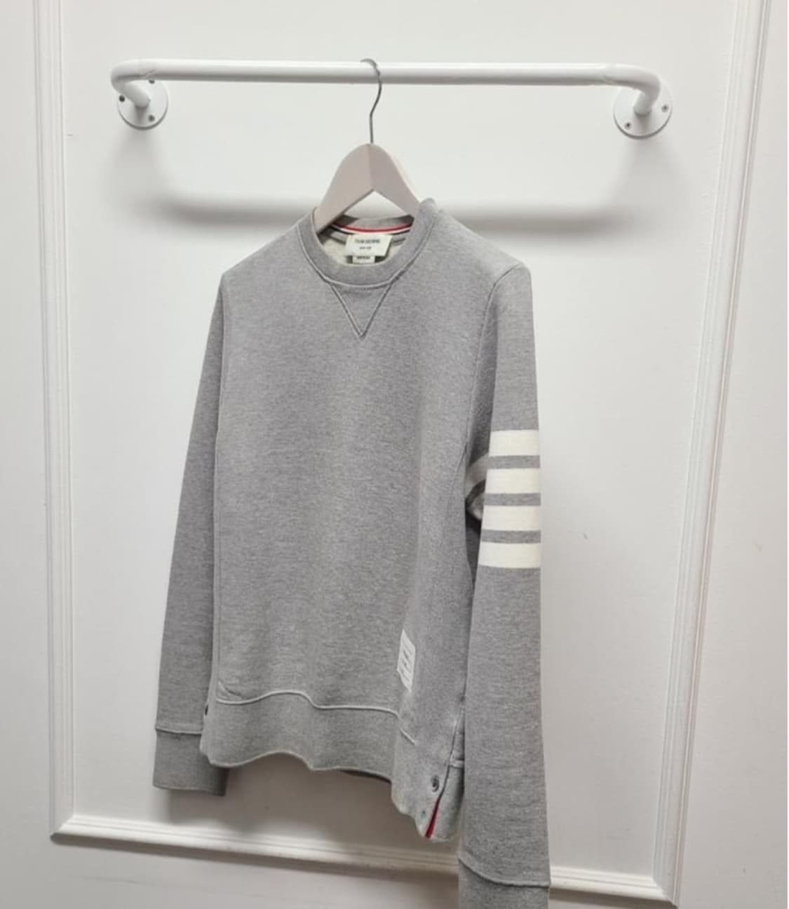 [정품] 톰브라운 사선 완장 클래식 맨투맨 M 상품이미지1