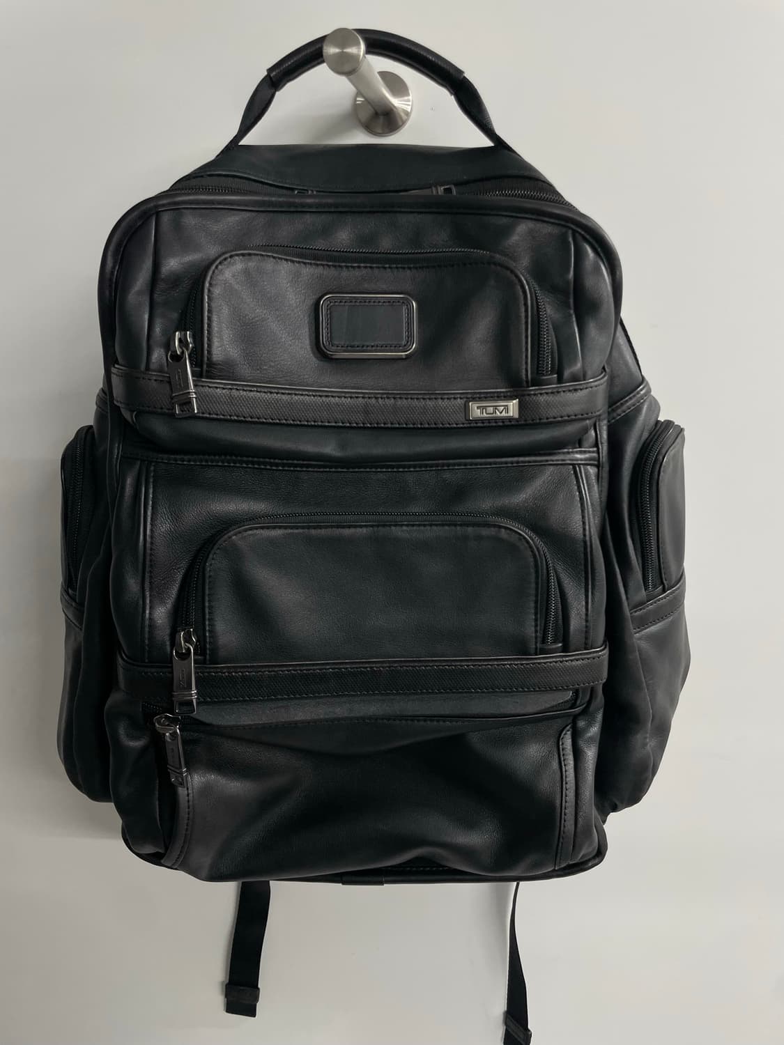 투미 알파3 티패스 가죽 백팩 블랙 상품이미지1