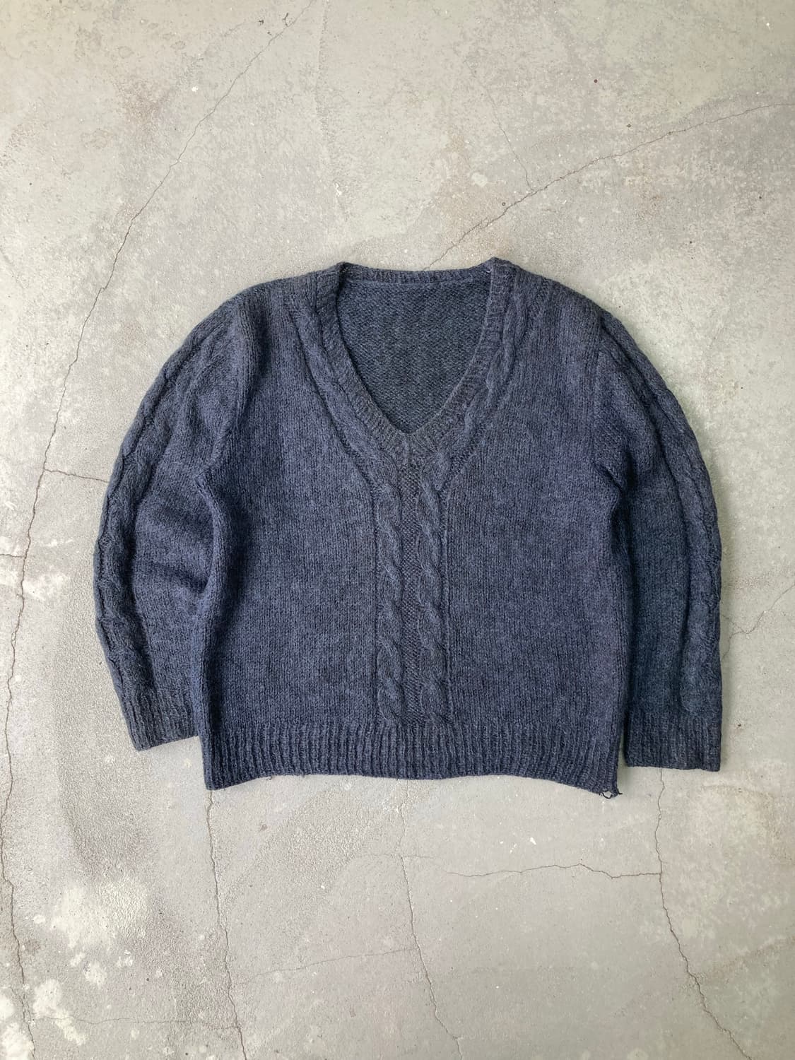 navy cable knit v-neck sweater 상품이미지1