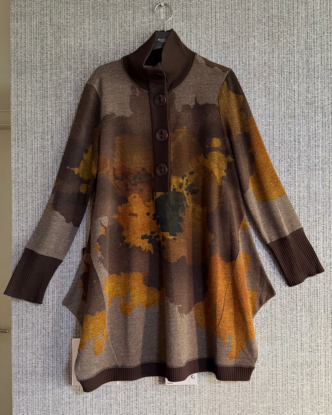 브라운 아티스틱 패턴 하이넥 버튼 니트 튜닉 프리사이즈 상품이미지1