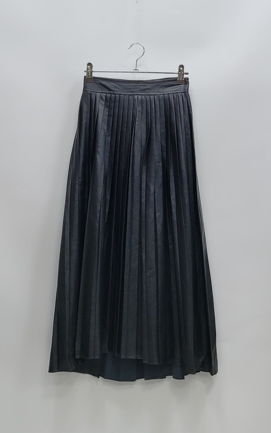 씨씨콜렉트 22SS 레더 플리츠 롱 스커트 221MSD101 / 여 55 상품이미지1
