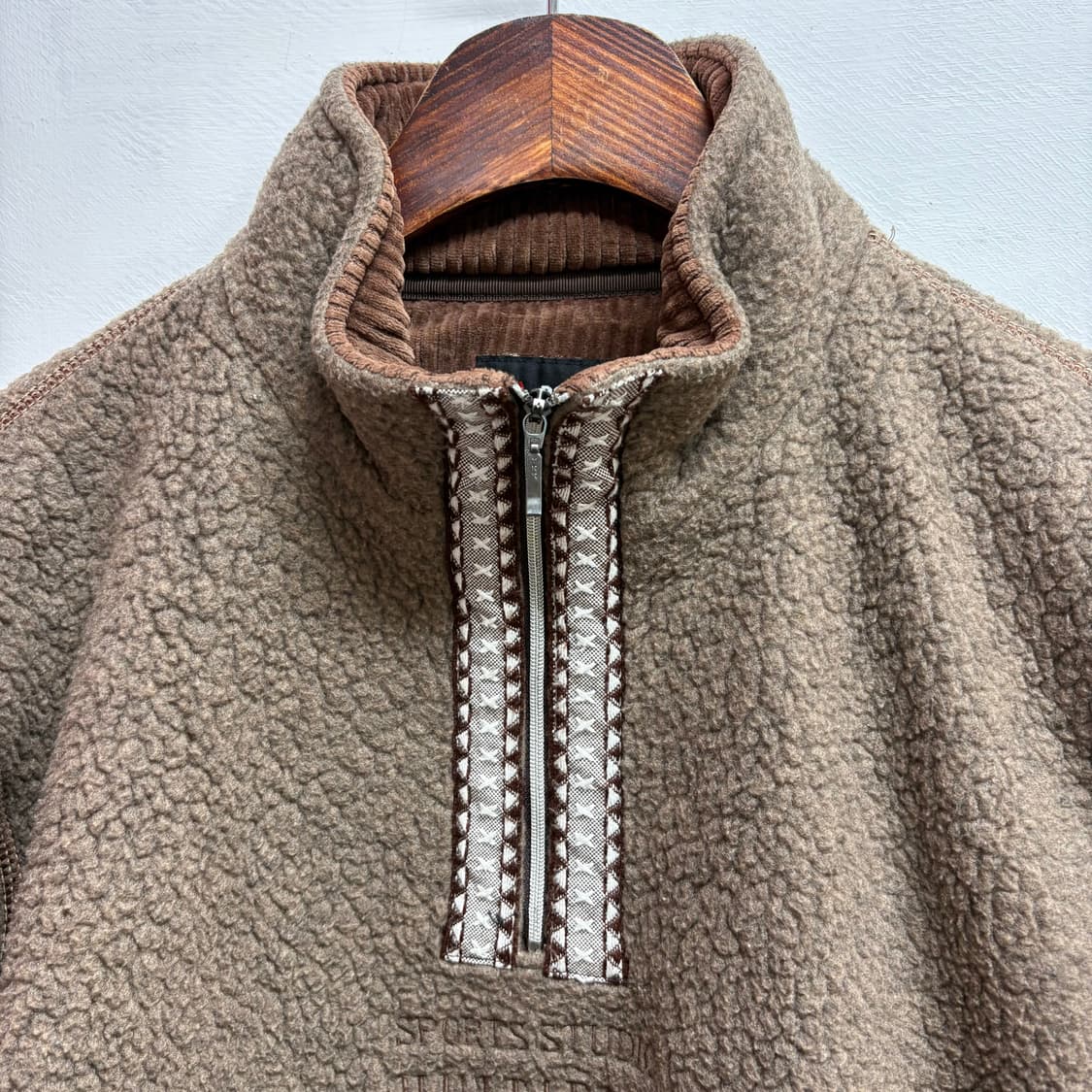 HUITIEME X DESCENTE 자수 뽀글이 플리스 아노락 상품이미지2