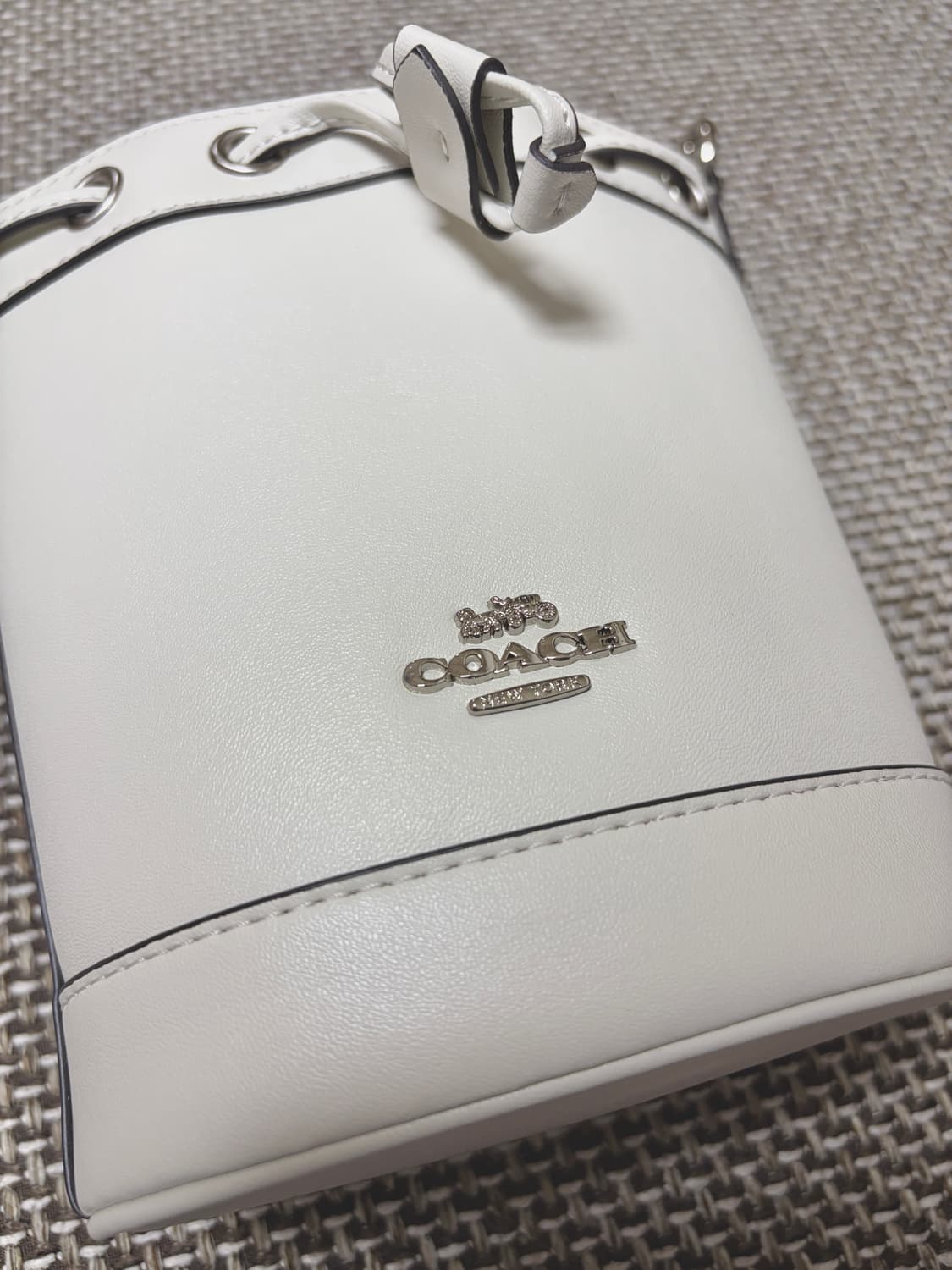 코치 미니 버킷백 크림 상품이미지6