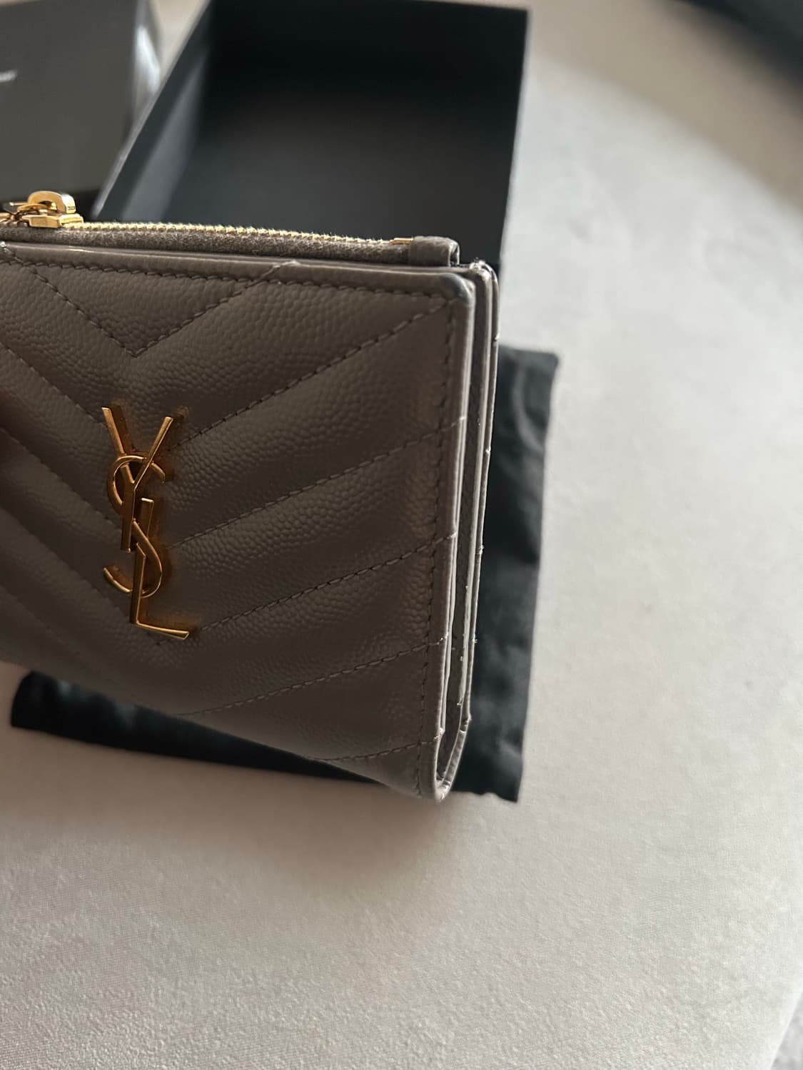 입생로랑 지갑 상품이미지5