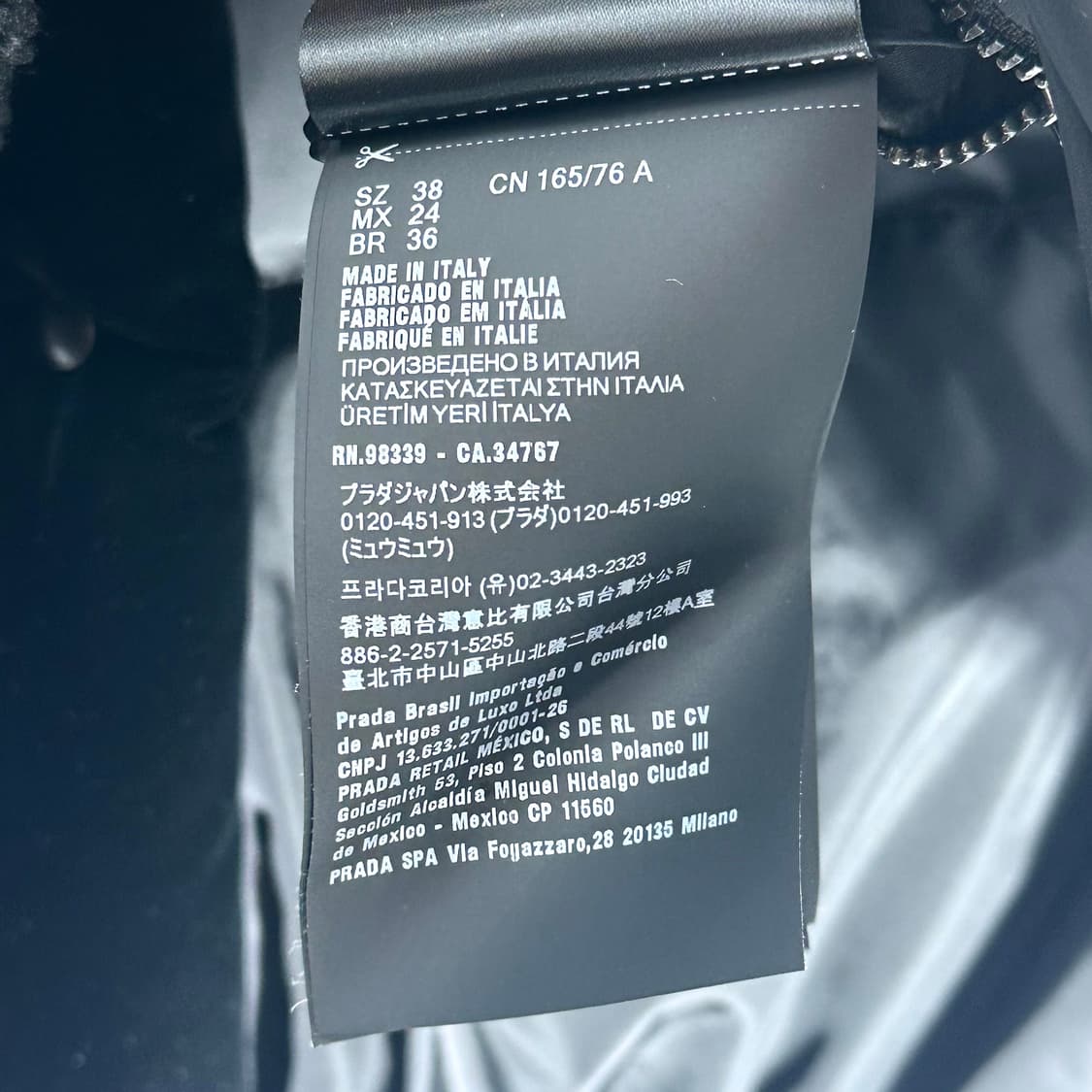 [38/S+급] 프라다 컨버터블 크롭 벨벳 다운 패딩 자켓 상품이미지10