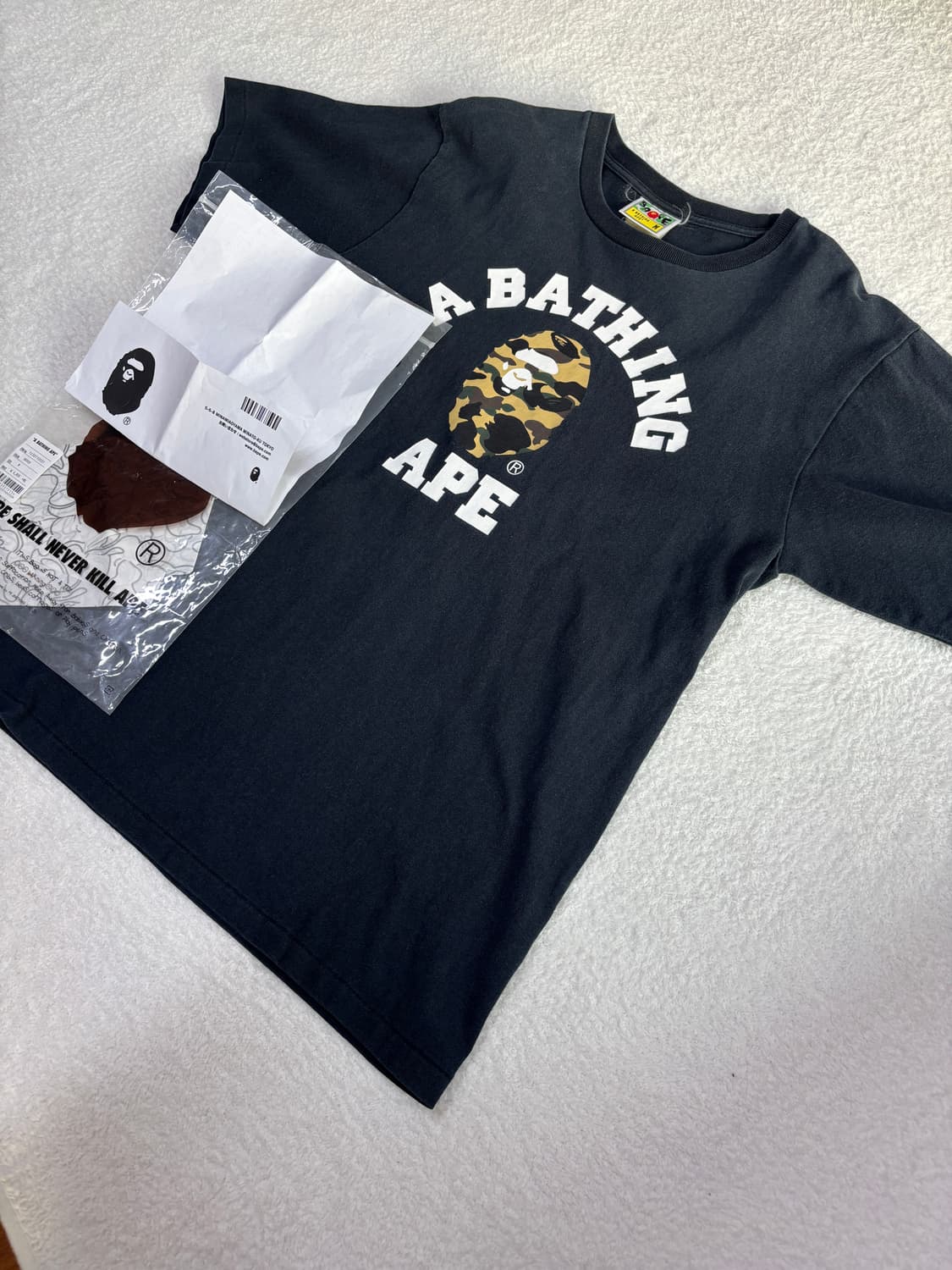 [예약중] 베이프 카모 로고 반팔 m사이즈 상품이미지1