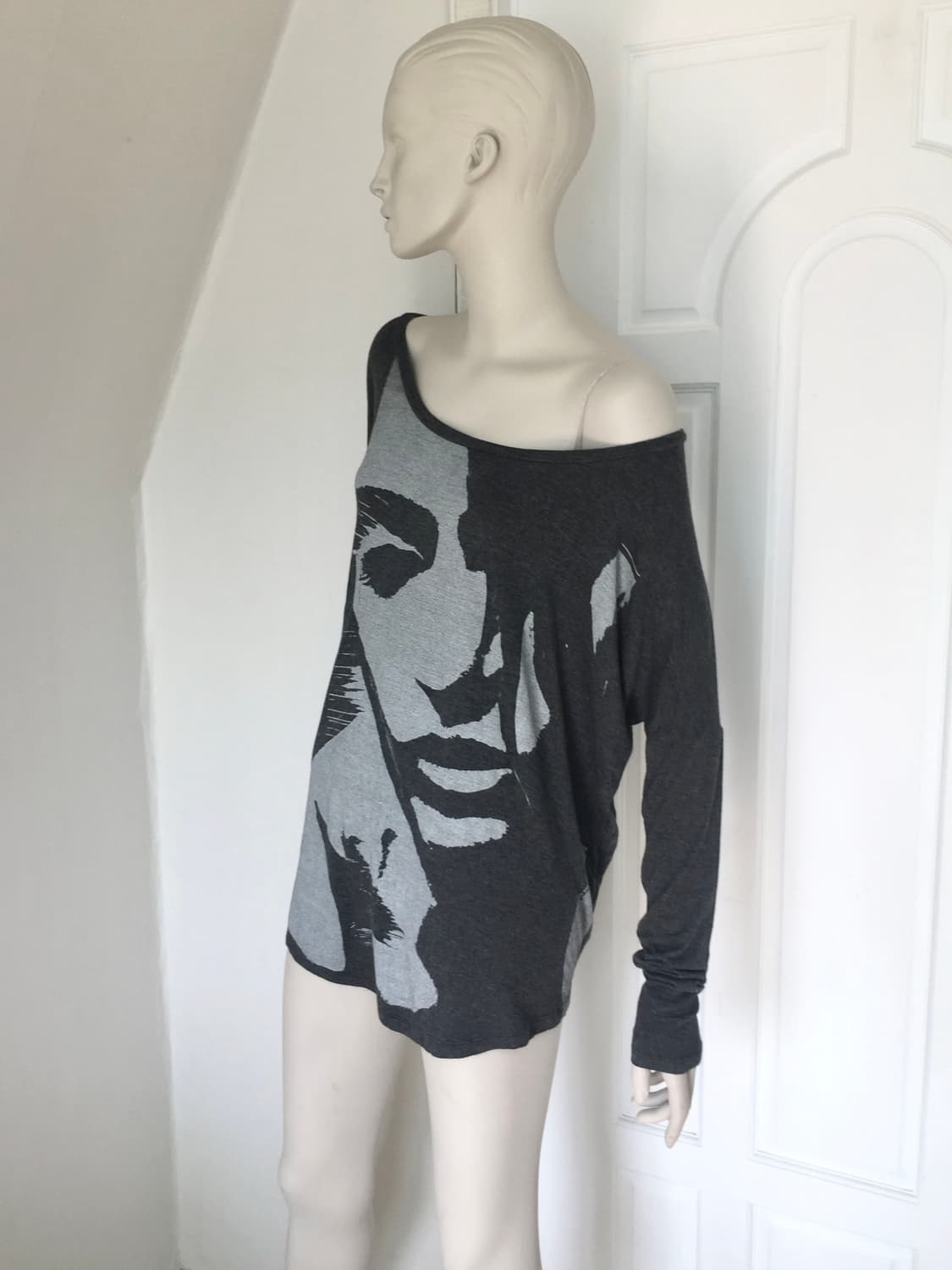 Abercrombie Asymmetric Graphic Sleeve 상품이미지3
