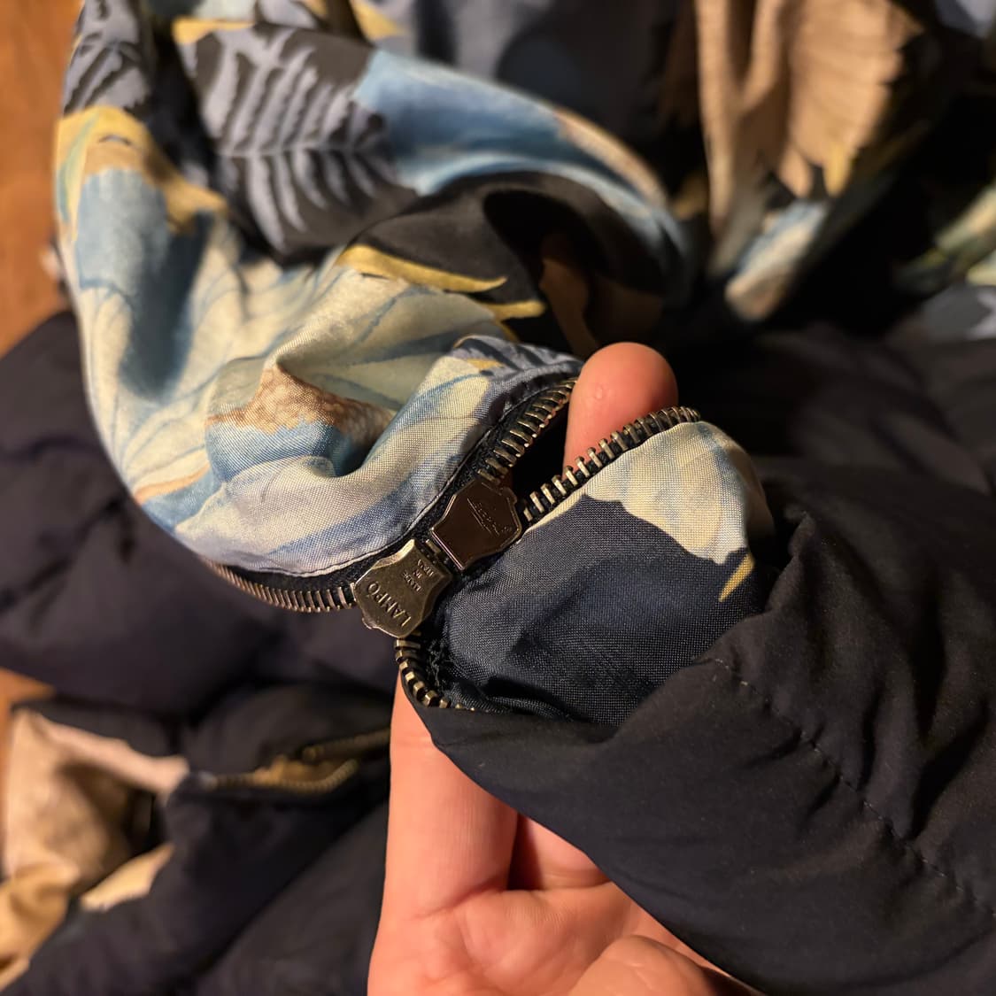 Ferragamo Blue Floral-Lined Puffer L 상품이미지9