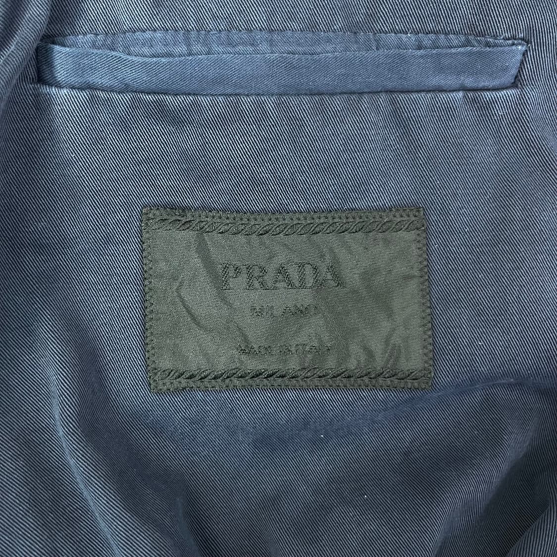 100 프라다 made in japan 금장 블레이져 상품이미지4