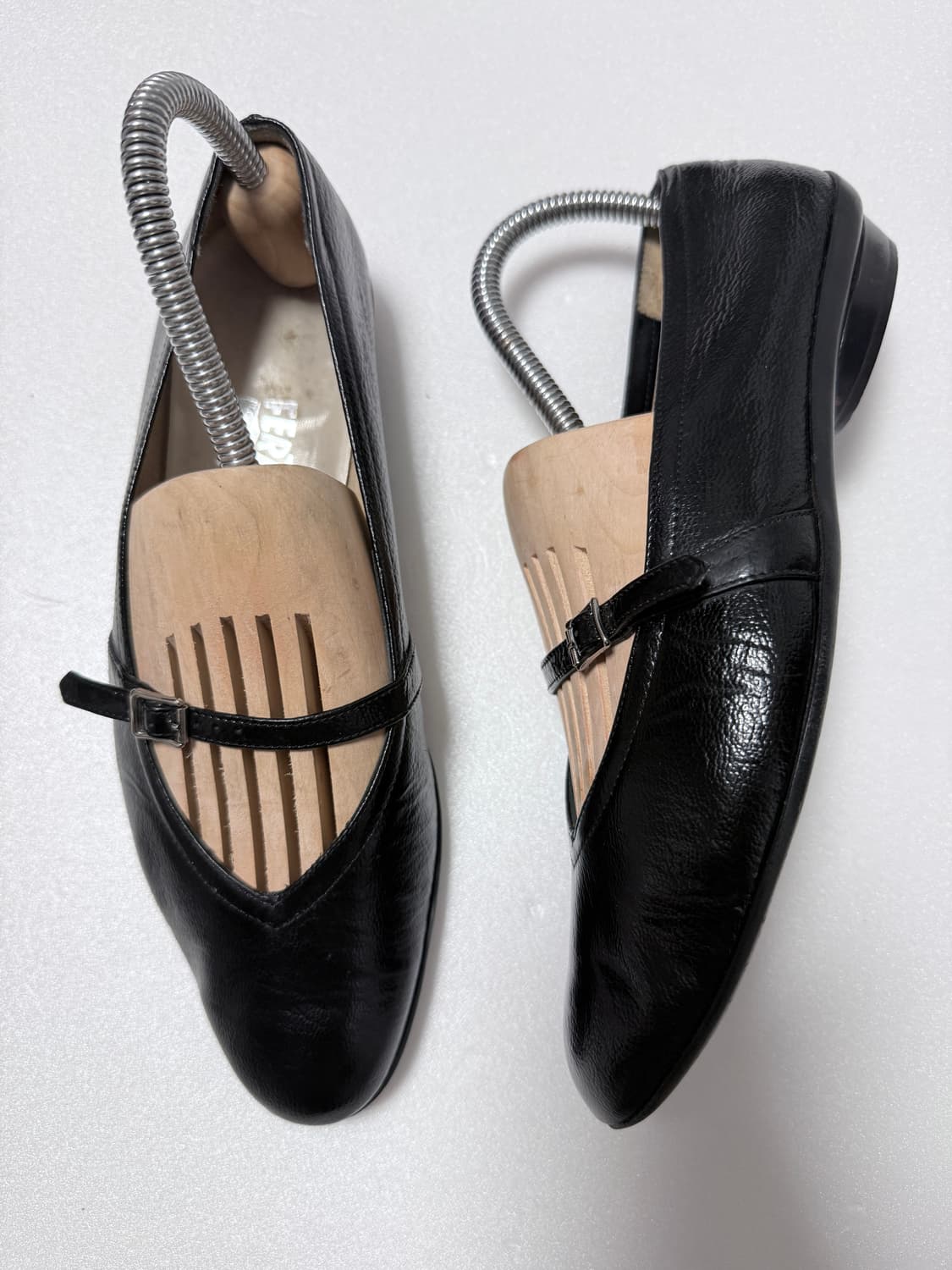 페레가모 Salvatore Ferragamo 메리제인 가죽 플랫 / 24 상품이미지4