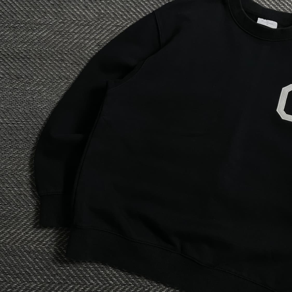 커버낫 C로고 패치 박시핏 맨투맨 블랙o 4661 상품이미지3