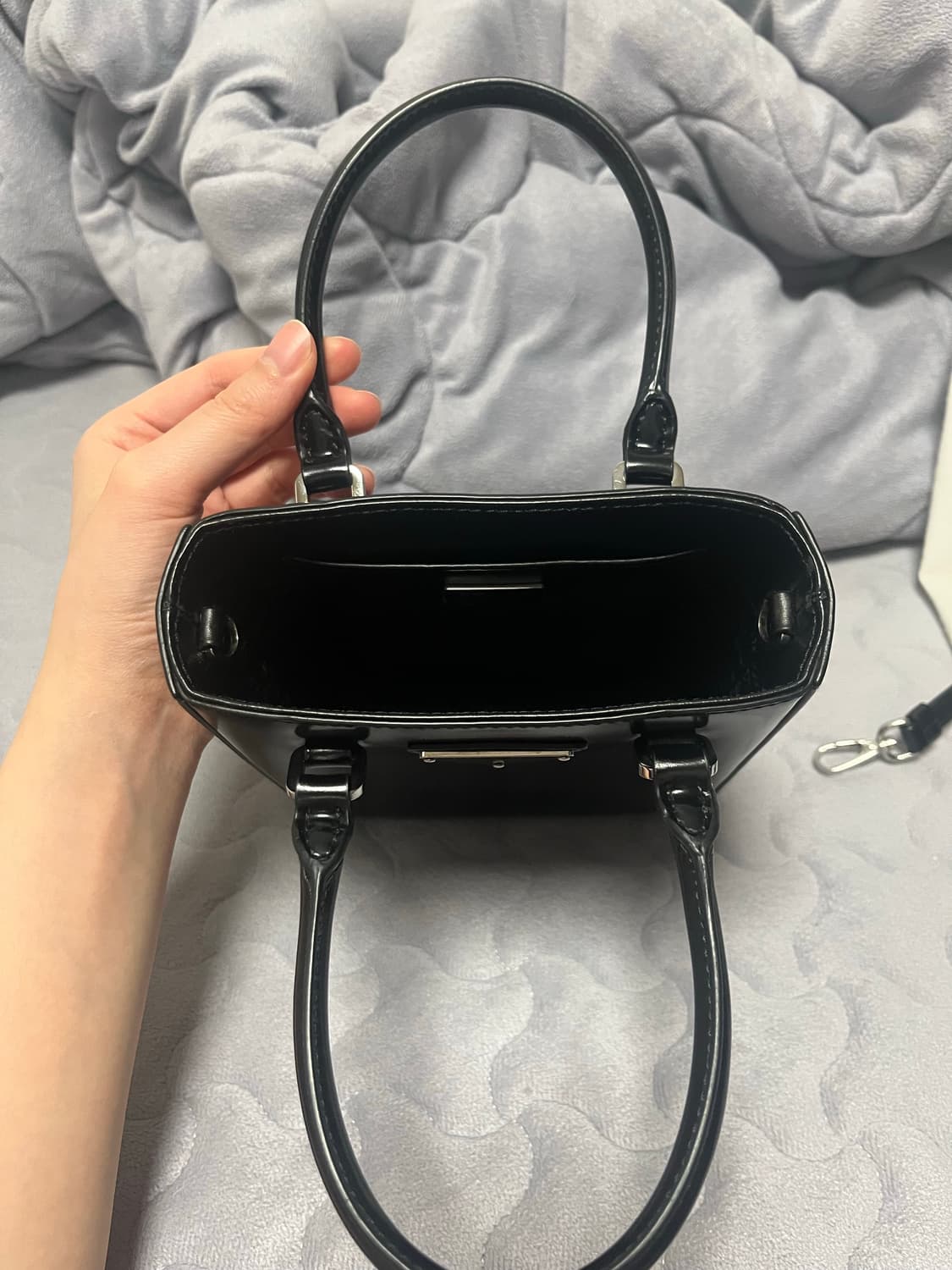 프라다 브러쉬드 카프스킨 도트백 스몰 블랙 상품이미지7