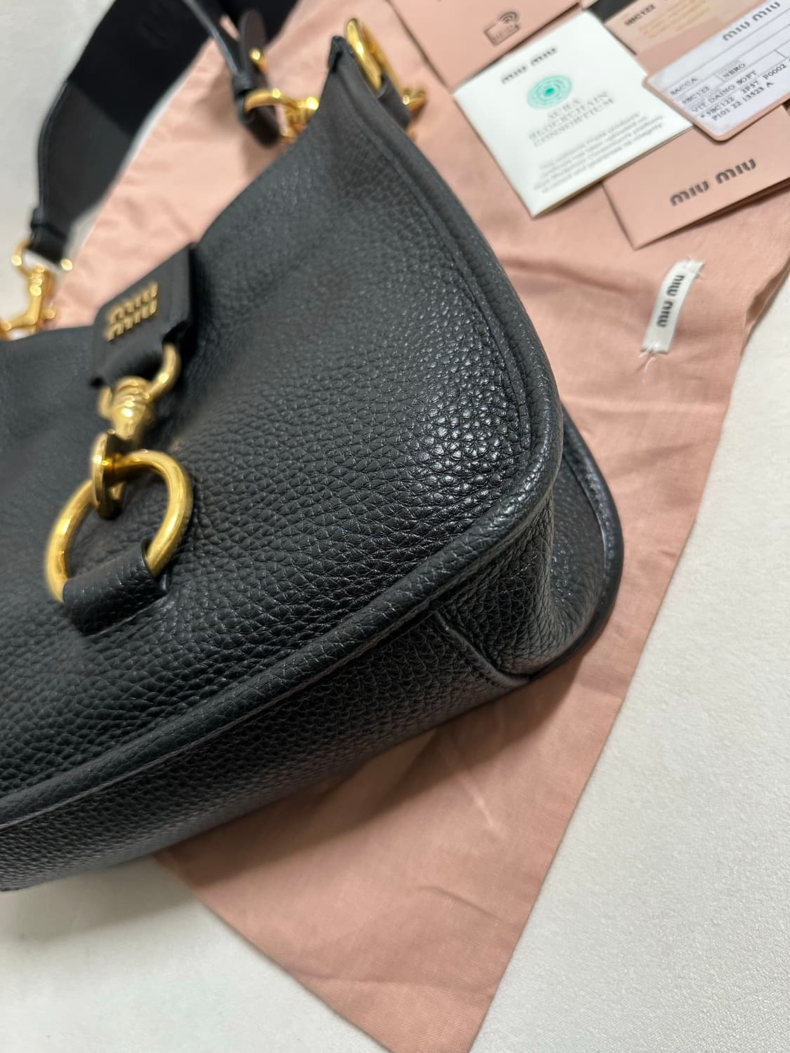 [SA 정품] 미우미우 스냅 후크 크로스백 상품이미지4