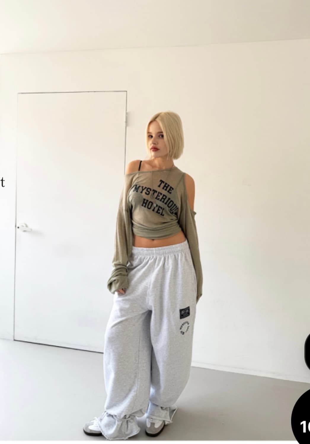 미스테리어스호텔 시스루 어깨트임 긴팔티 상품이미지4