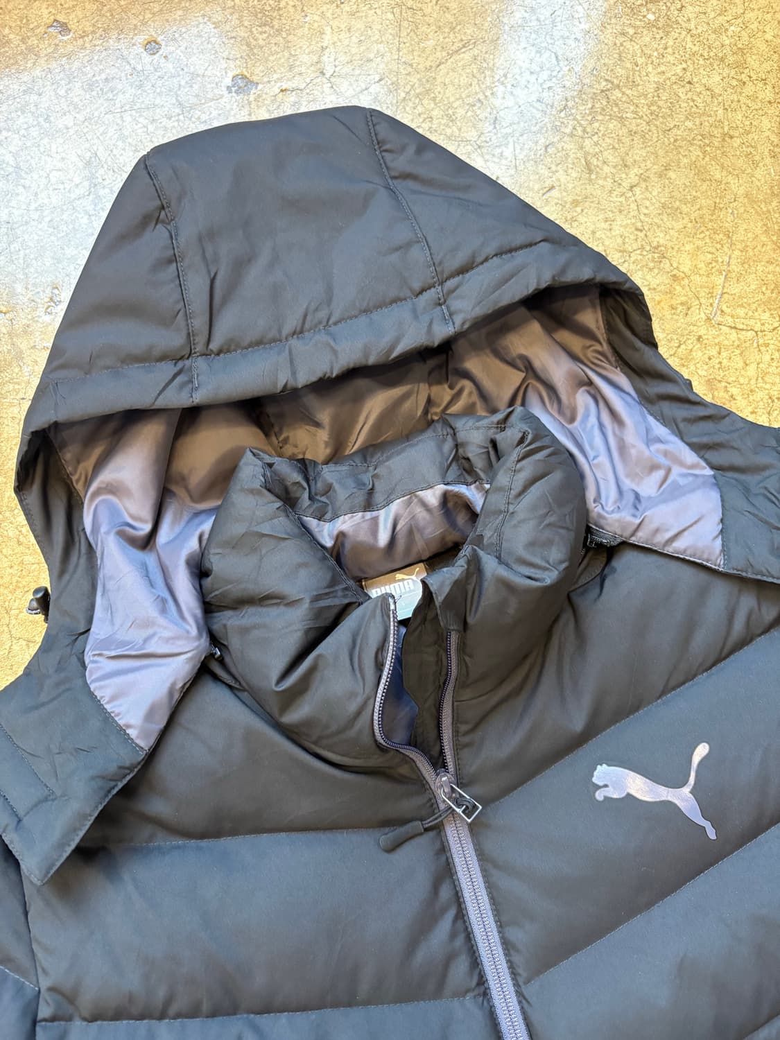 푸마 PUMA 블랙 후드 패딩 상품이미지3