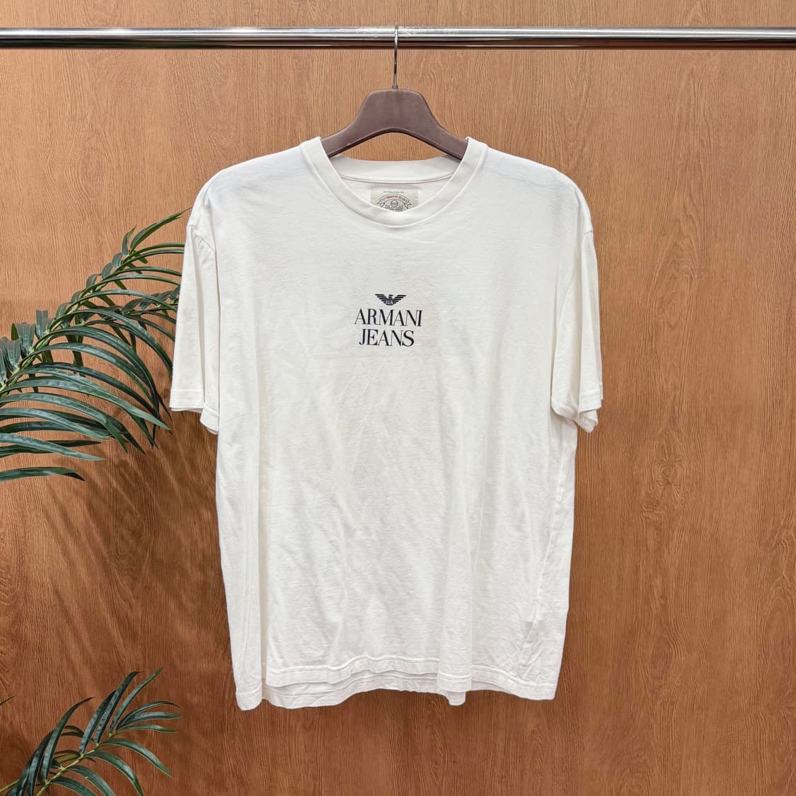 아르마니 진스 라운드넥 반팔 티셔츠 로고 프린팅 디테일 레귤러핏 화이트 상품이미지1
