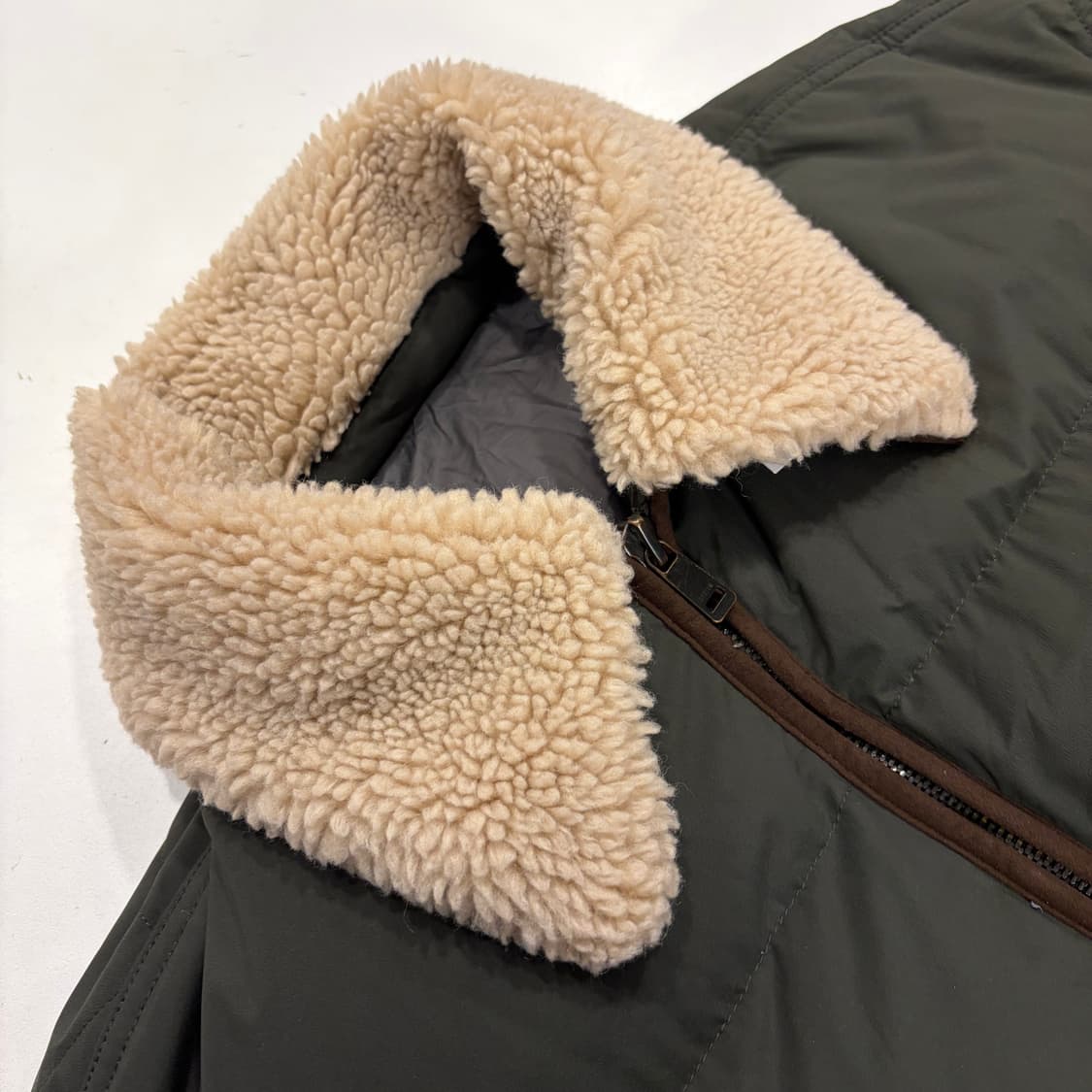 [100] 시스템 구스다운 카키색 숏패딩 점퍼 무스탕 카라 B412 상품이미지3