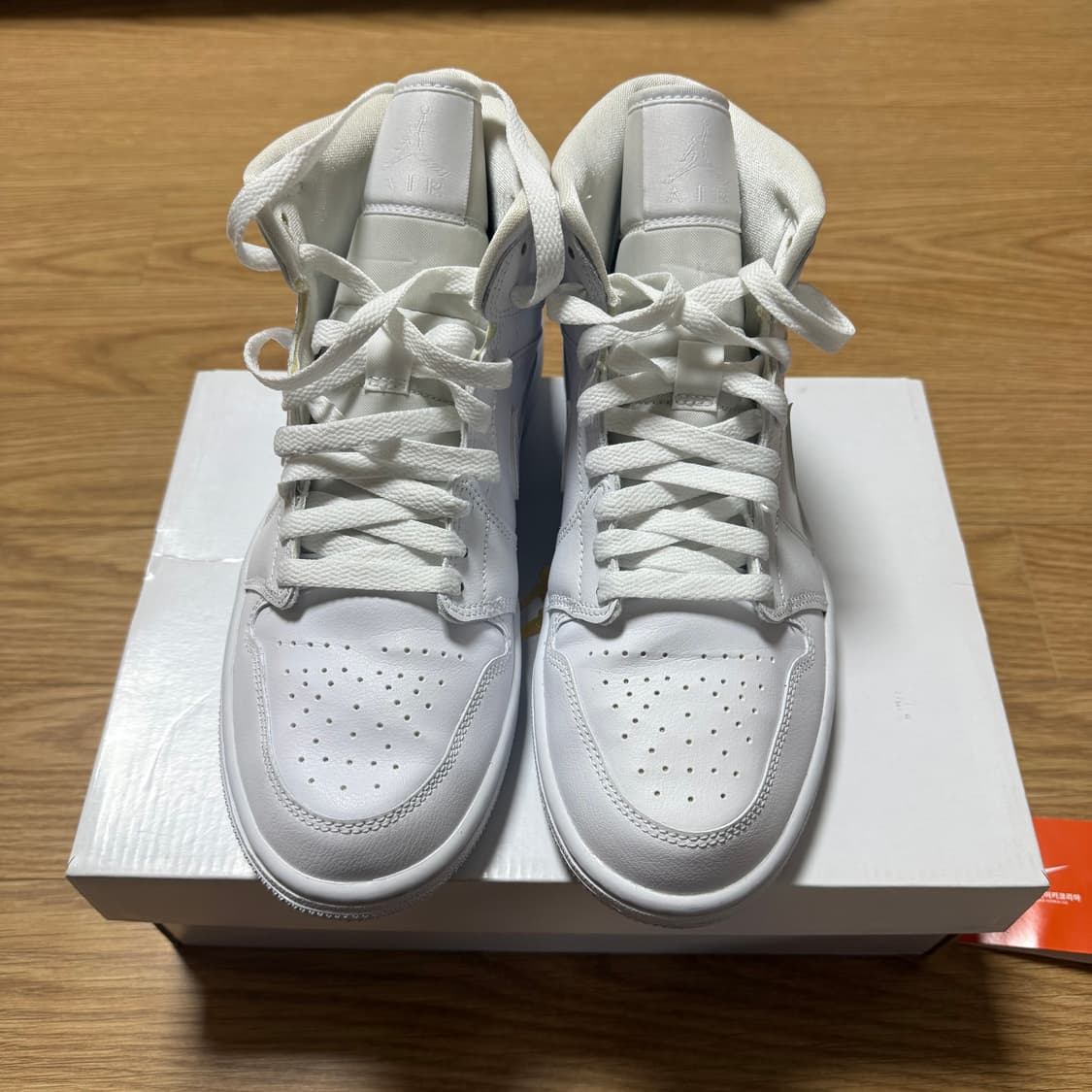 나이키 에어 조던1 미드 올백 250 상품이미지1