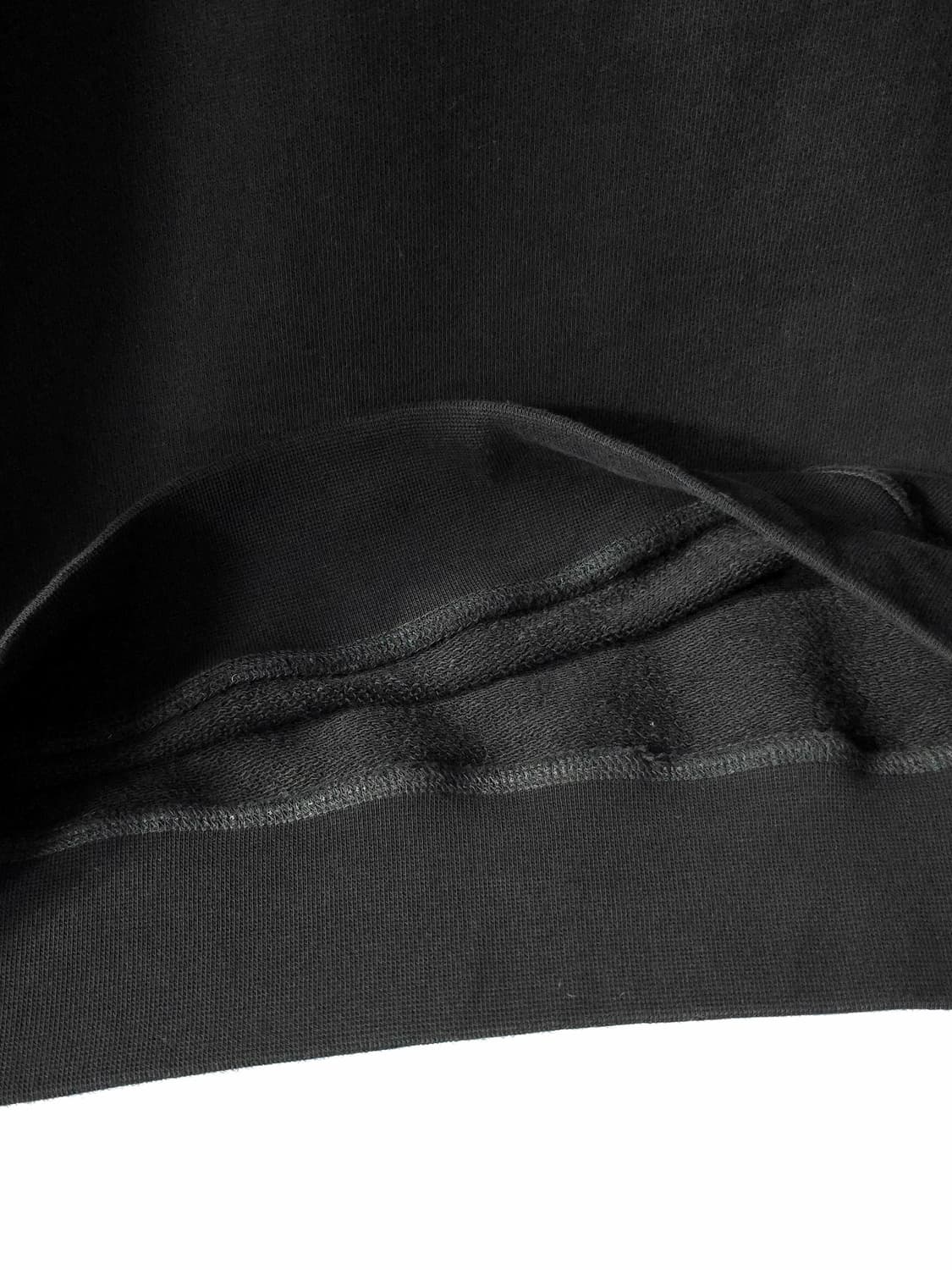 우영미 스퀘어라벨 블랙 스웻셔츠 맨투맨 상품이미지6