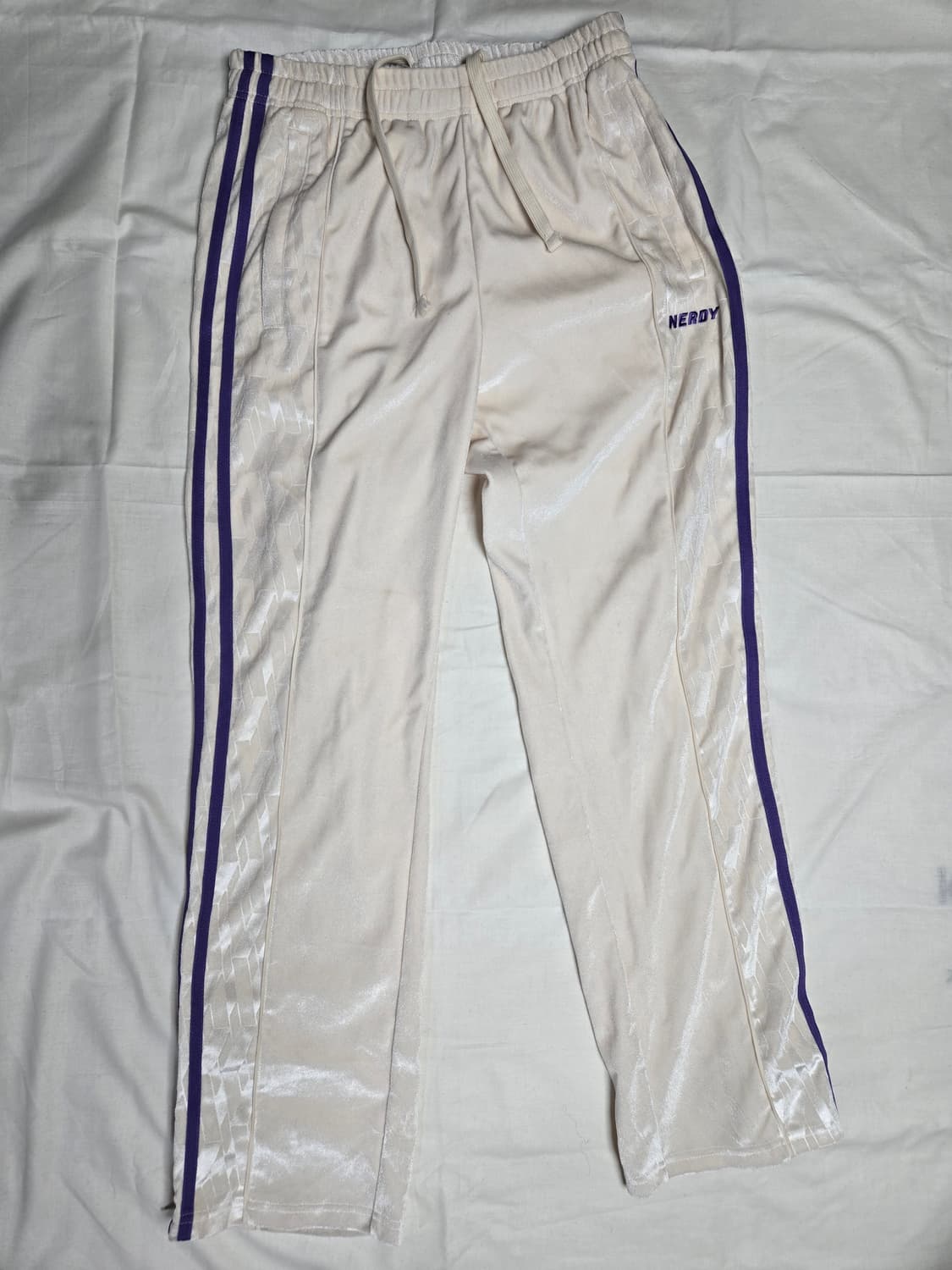 널디(Nerdy)  DNA 블록 벨벳 트랙 팬츠 크림 색상 상품이미지1