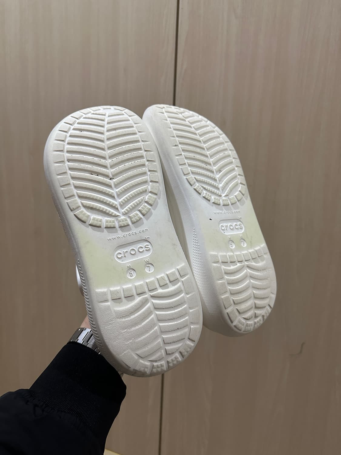 크록스 클래식 크러쉬 클로그 240 (M5W7) 화이트  상품이미지6