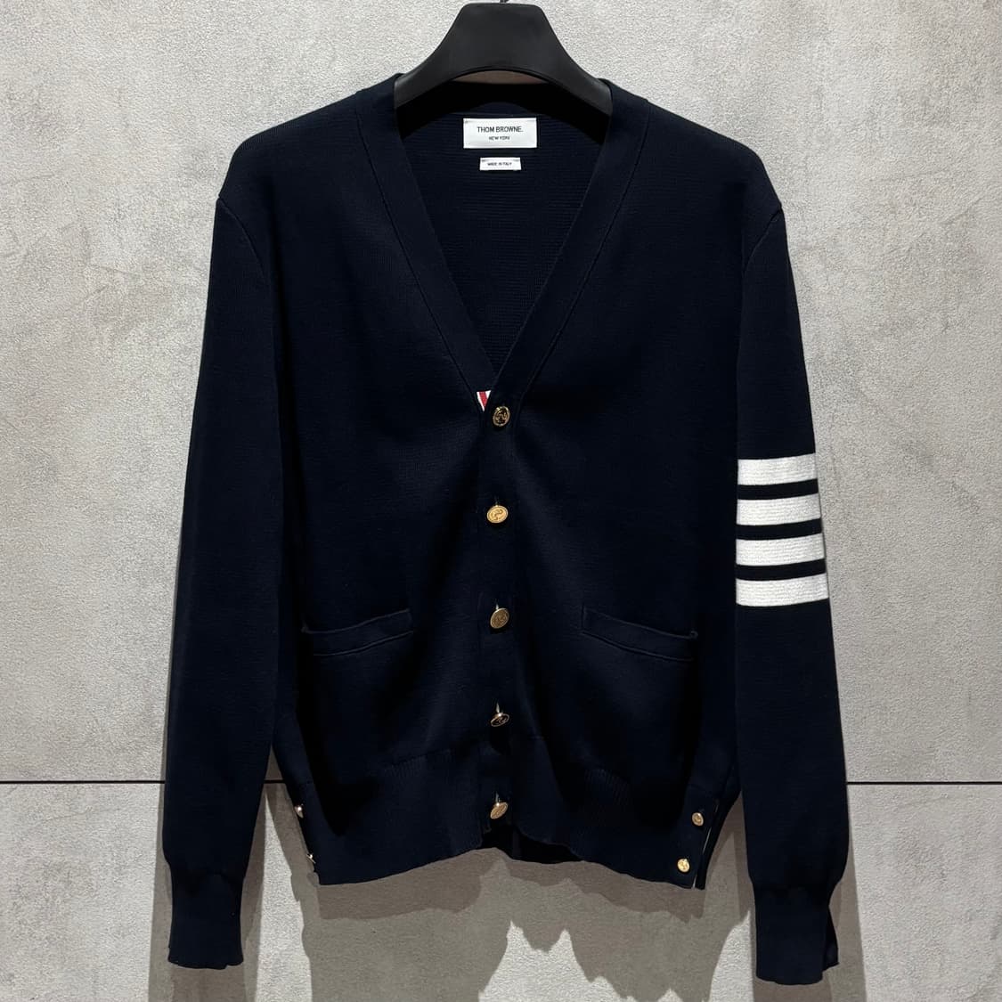 A+ / 3 (103) 톰브라운 밀라노 스티치 금장 가디건 네이비 상품이미지1
