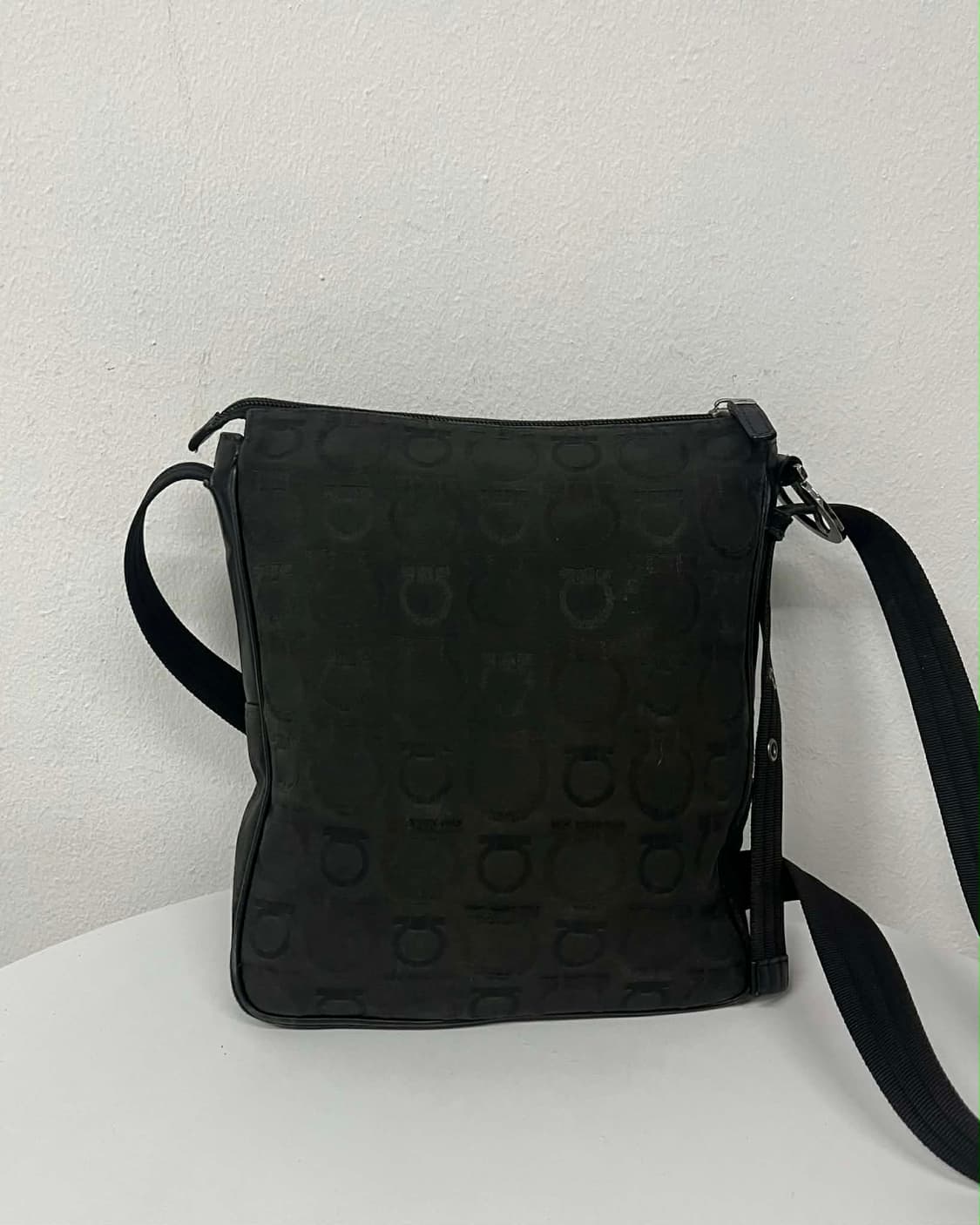 살바토레 페라가모 간치니 모노그램 캔버스 크로스백 숄더백 상품이미지4