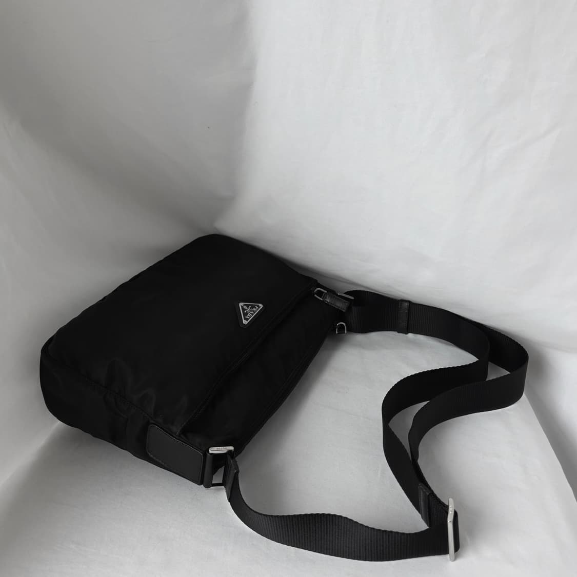 [정품 PRADA] 프라다 사피아노 투지퍼 나일론 크로스백 남녀공용 상품이미지4